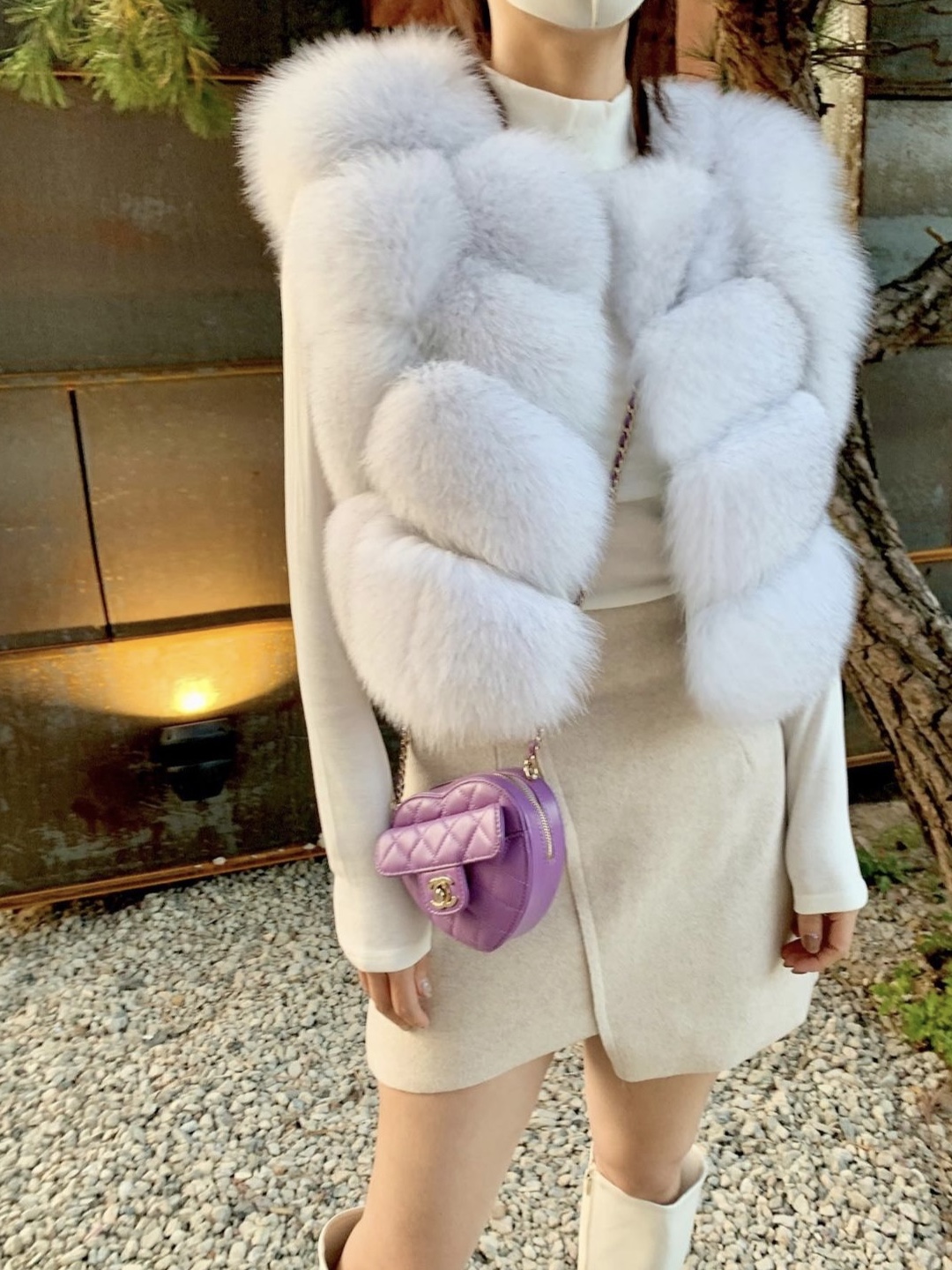 Chanel Heart Clutch with Chain Lambskin & Gold Purple 착용 스타일 - 3