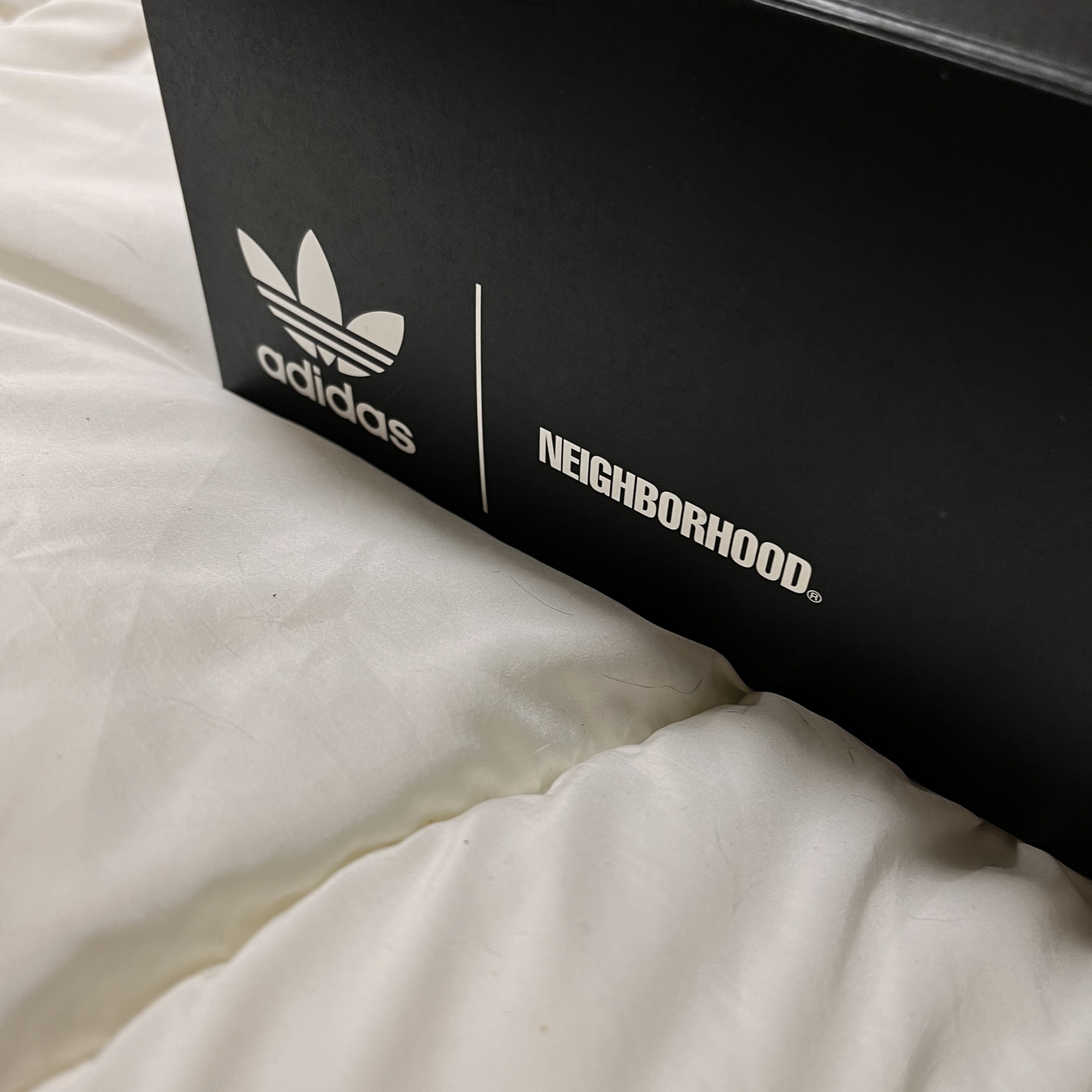 Adidas x Neighborhood Adimatic Core Black 착용 스타일 - 4