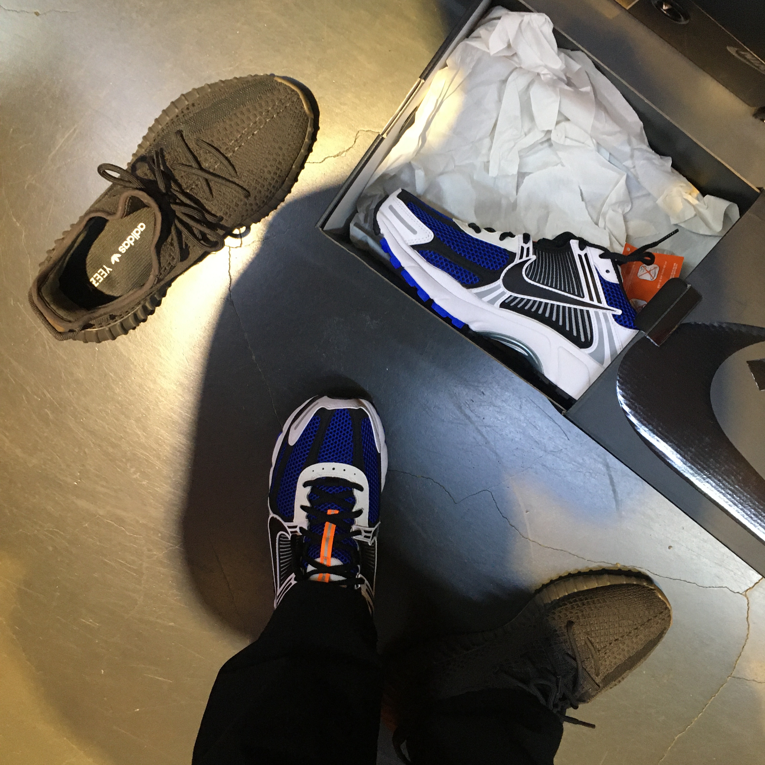 Nike Zoom Vomero 5 White Racer Blue Black, Adidas Yeezy Boost 350 V2 Cinder 착용 스타일