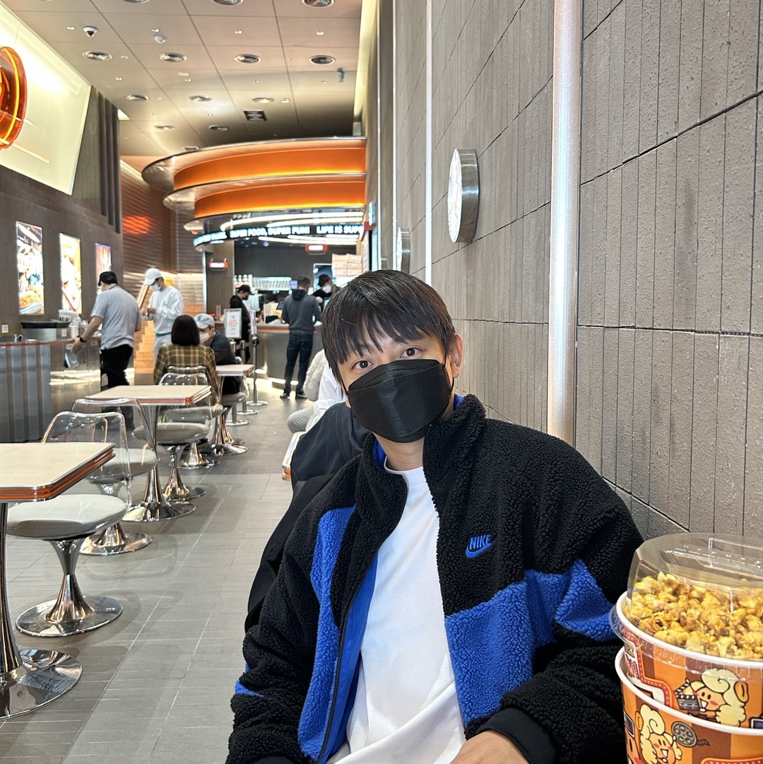 Nike Big Swoosh Full Zip Jacket Black Game Royal 착용 스타일