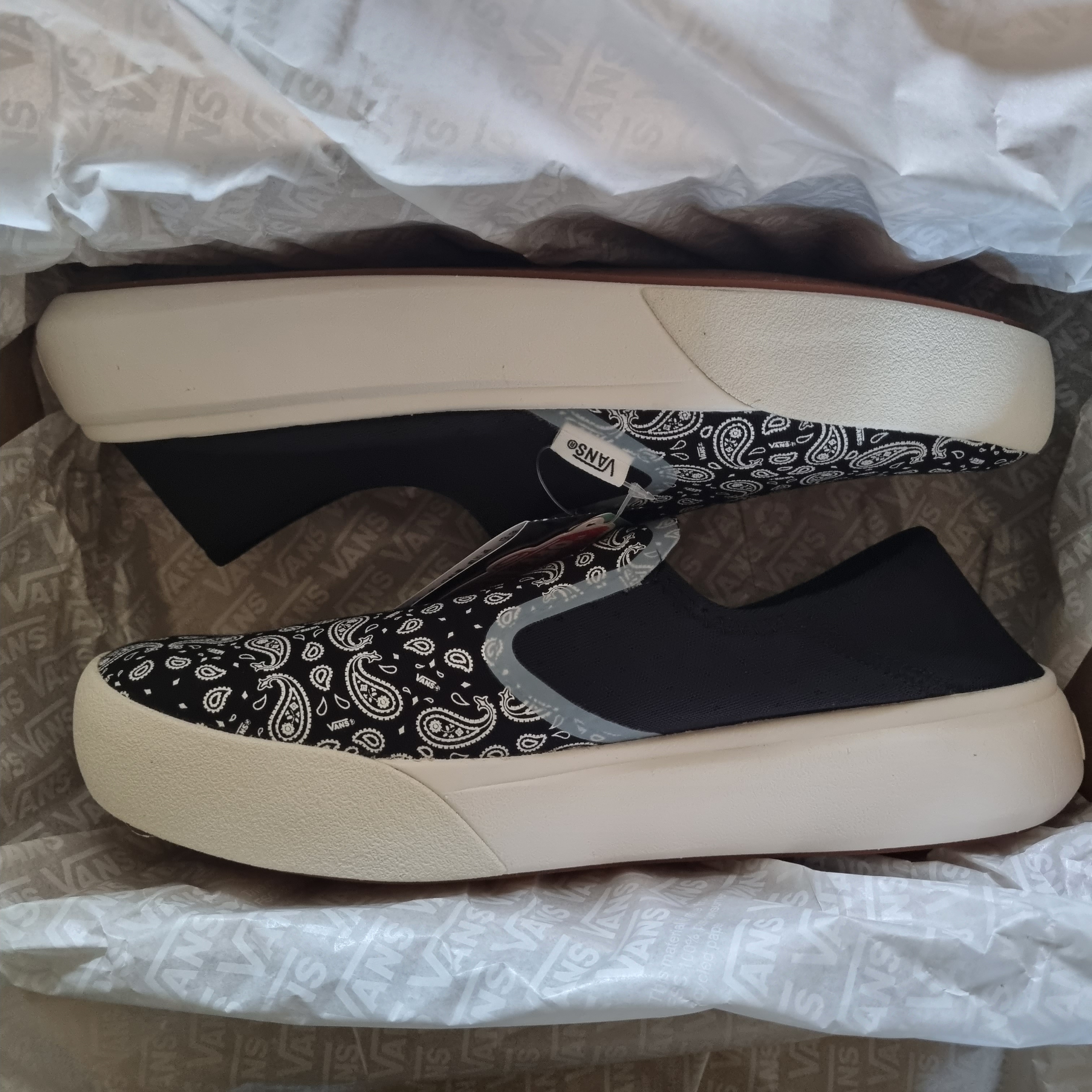 Vans Checkerboard Comfycush One Black, Vans Checkerboard Comfycush One Marshmallow 착용 스타일 - 1