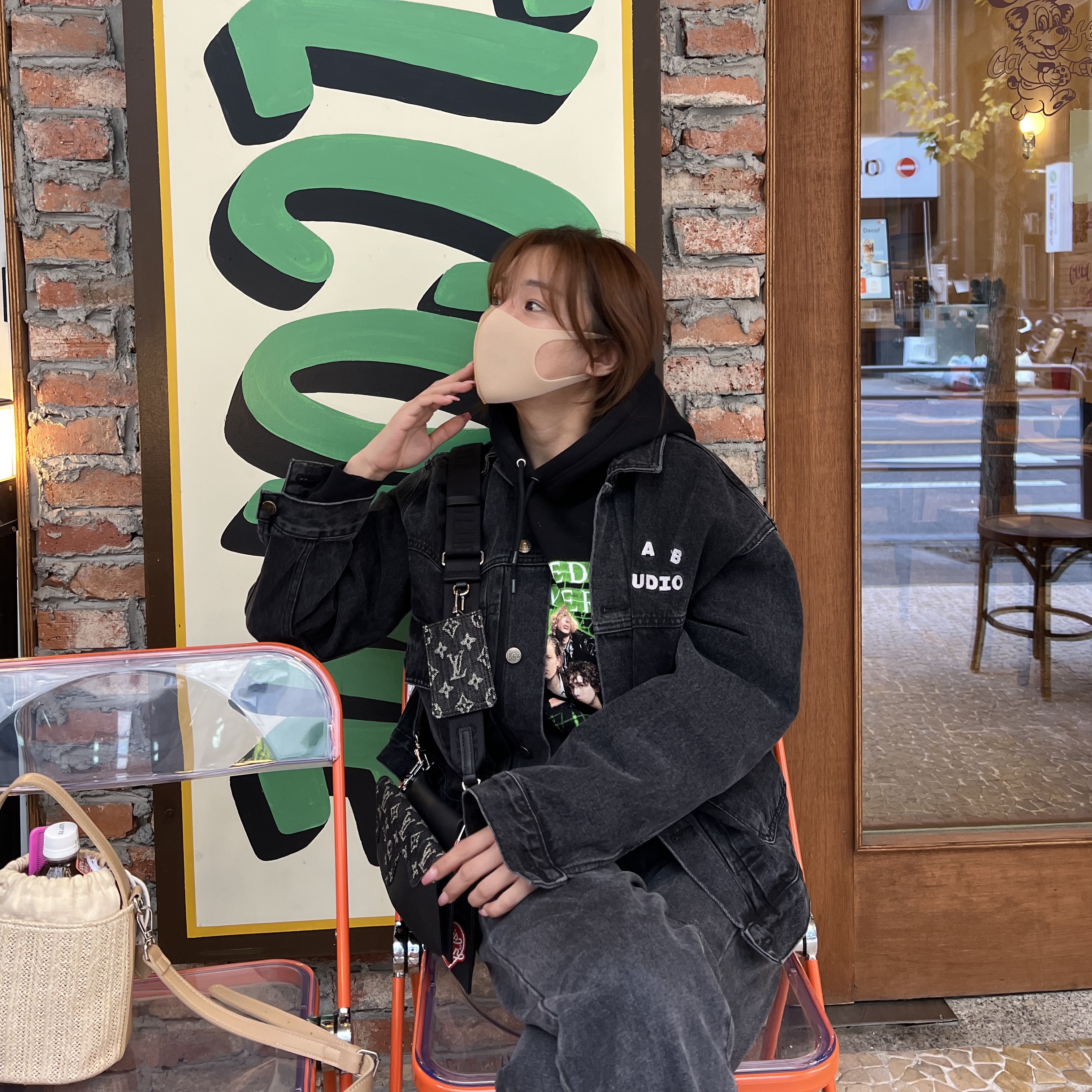 IAB Studio x Lee Denim Jacket Black, Louis Vuitton x Nigo Trio Pouch Black Monogram Denim 착용 스타일 - 1