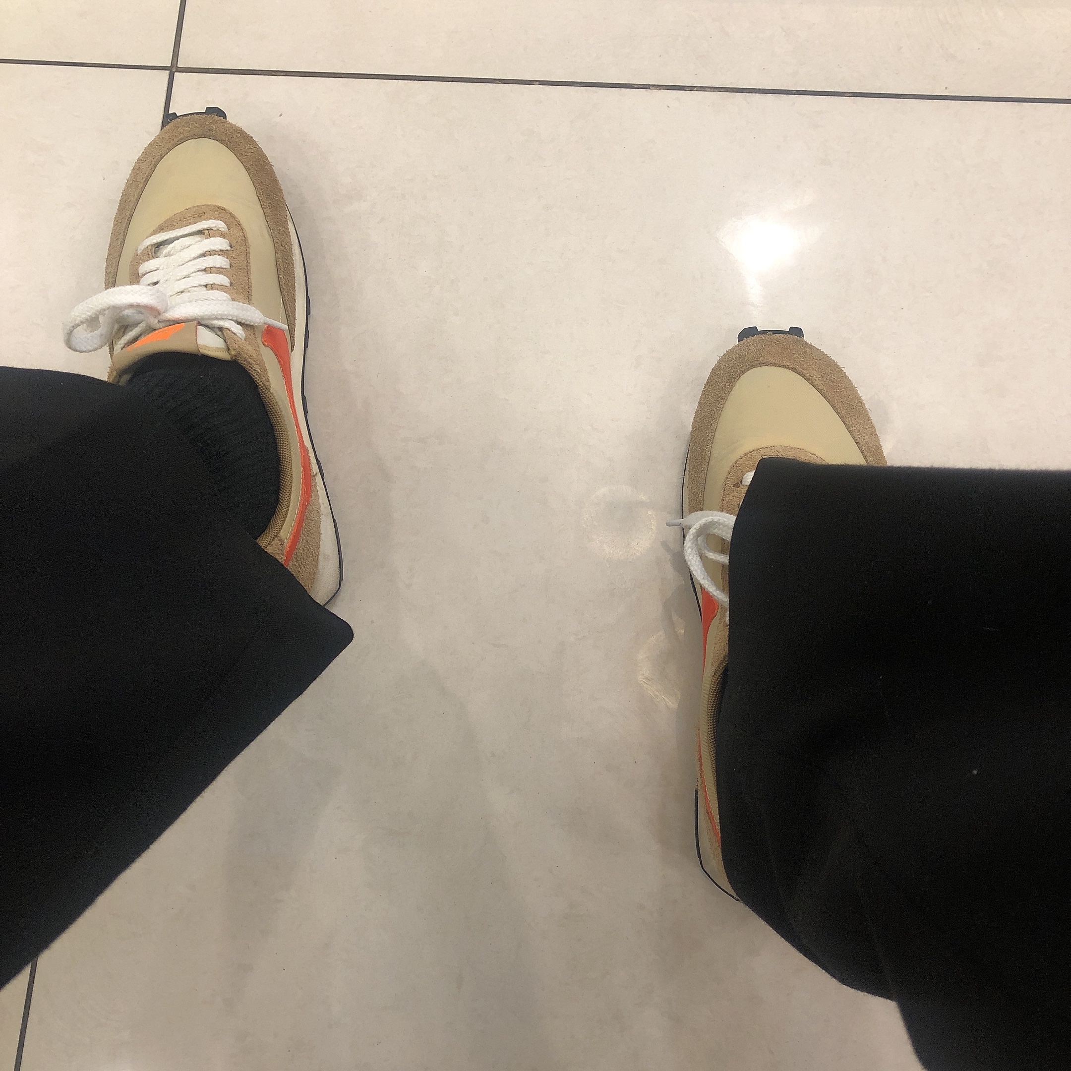 Nike Daybreak SP Vegas Gold College Orange 착용 스타일