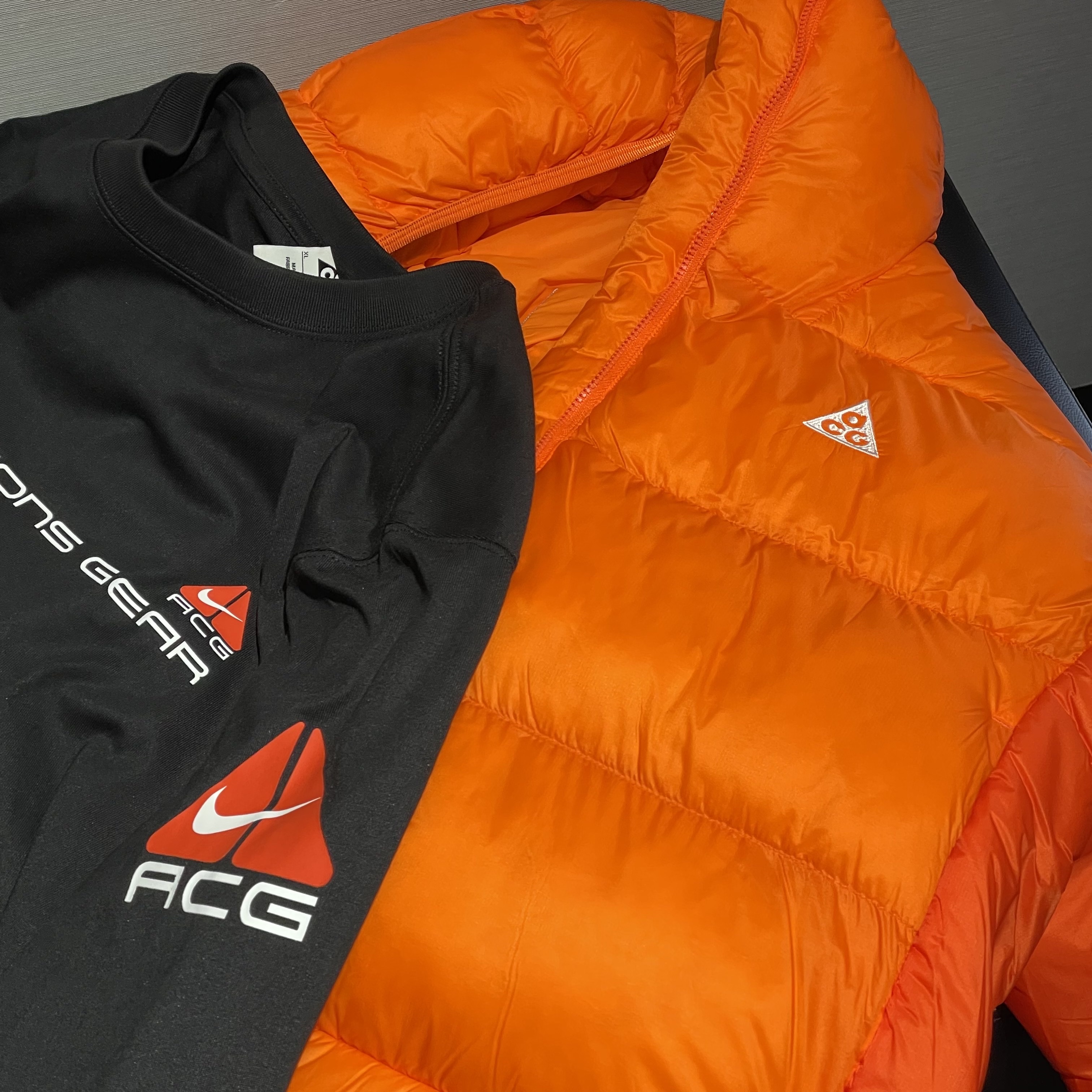 Nike ACG Therma-Fit ADV Lunar Lake Puffer Jacket Safety Orange - Asia, Nike NRG ACG SSNL Lungs Long Sleeve T-Shirt Black - Asia 착용 스타일
