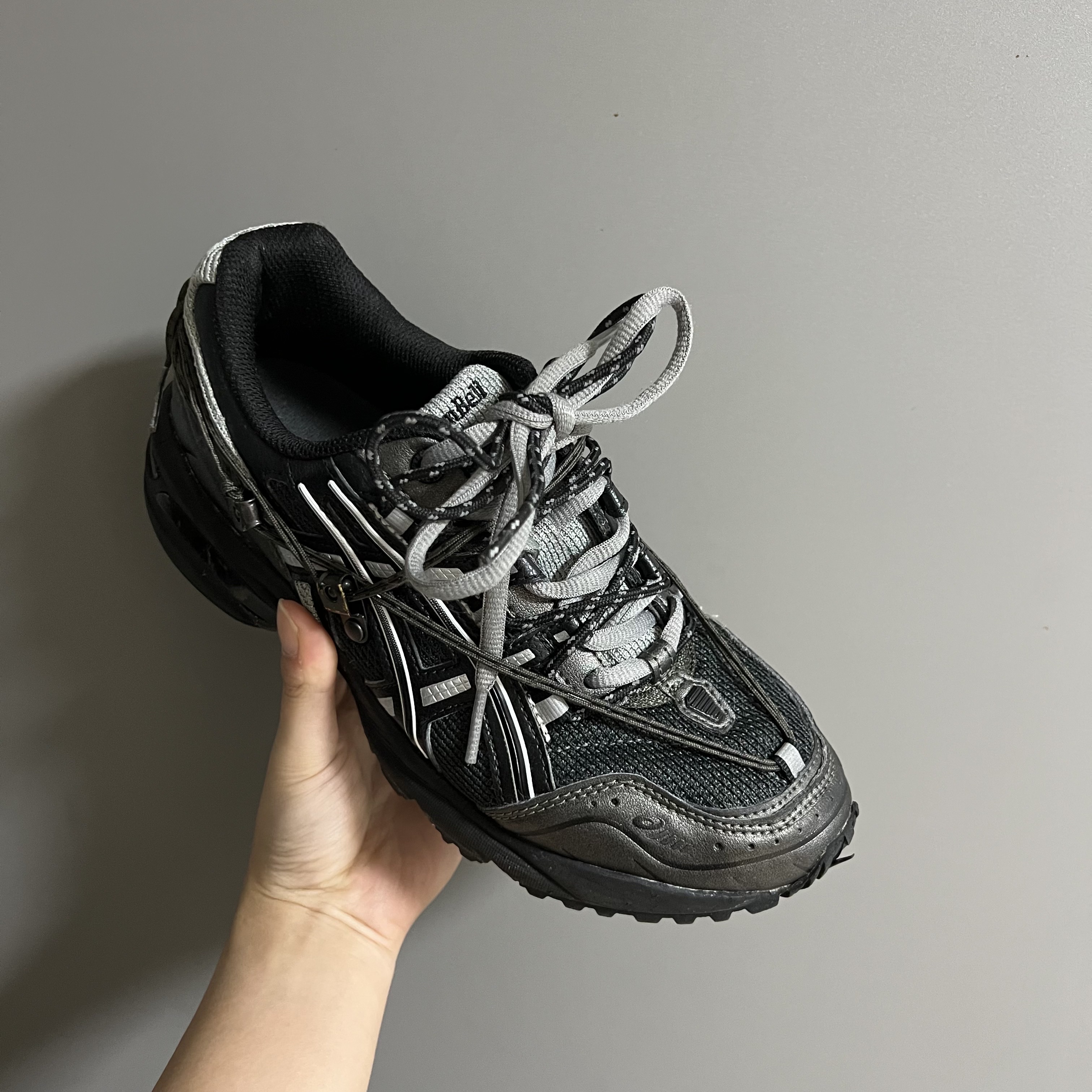 Asics x Andersson Bell Gel-1090 Black Silver 착용 스타일