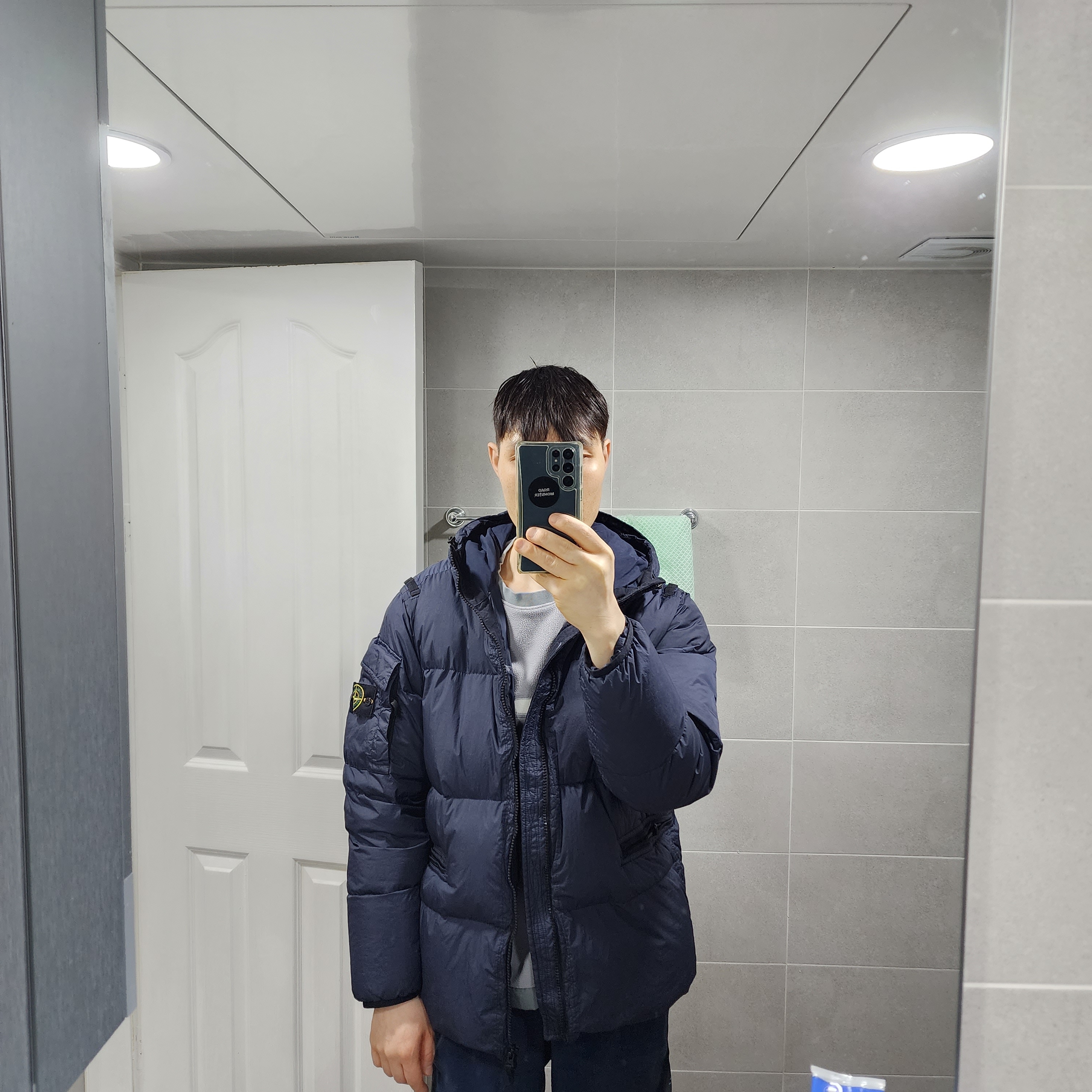 Stone Island 40223 Garment Dyed Crinkle Reps Down Jacket Navy Blue - 22FW 착용 스타일