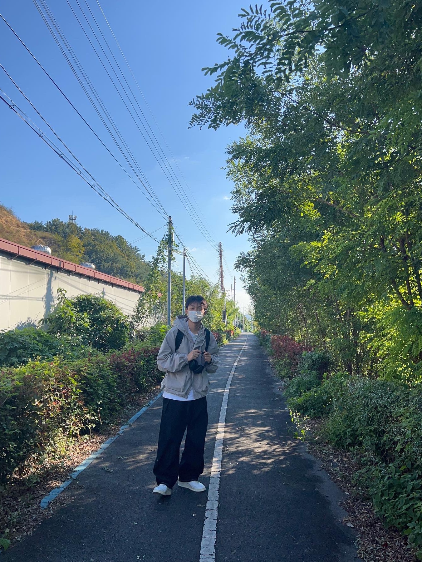 Autry Medalist Low Leather Sneakers White 착용 스타일 - 3
