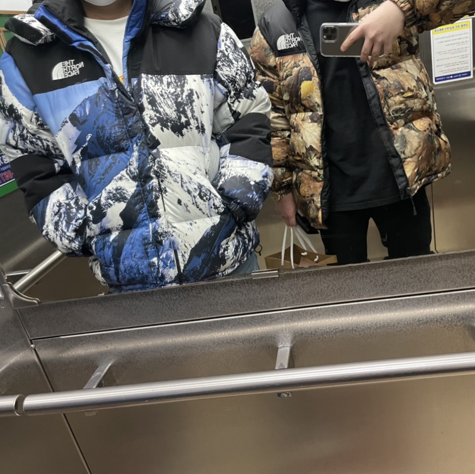 Supreme x The North Face Mountain Baltoro Jacket Blue White - 17FW 착용 스타일 - 1