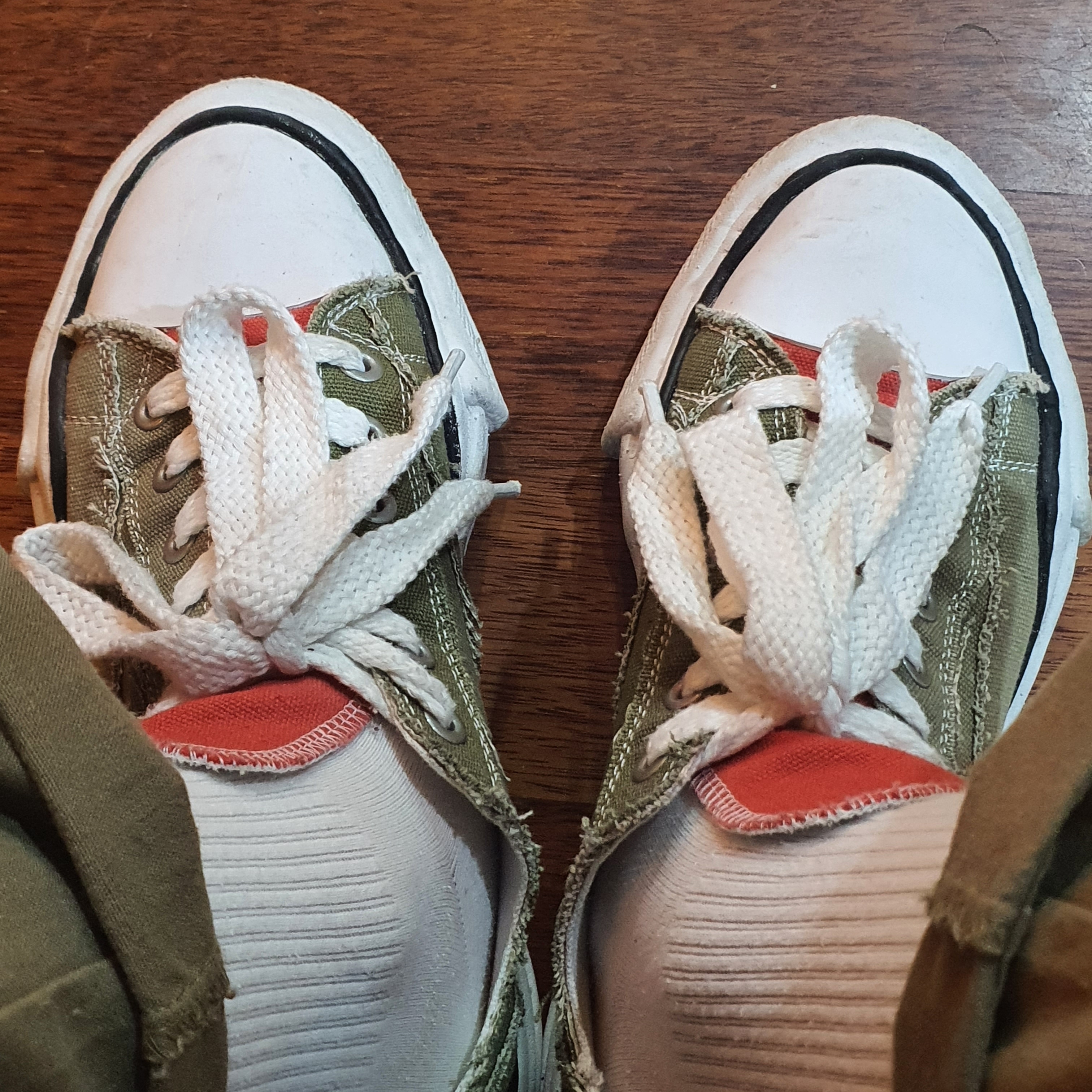 Maison Mihara Yasuhiro x Nigel Cabourn Low Cut Sneakers Army Green 착용 스타일 - 1