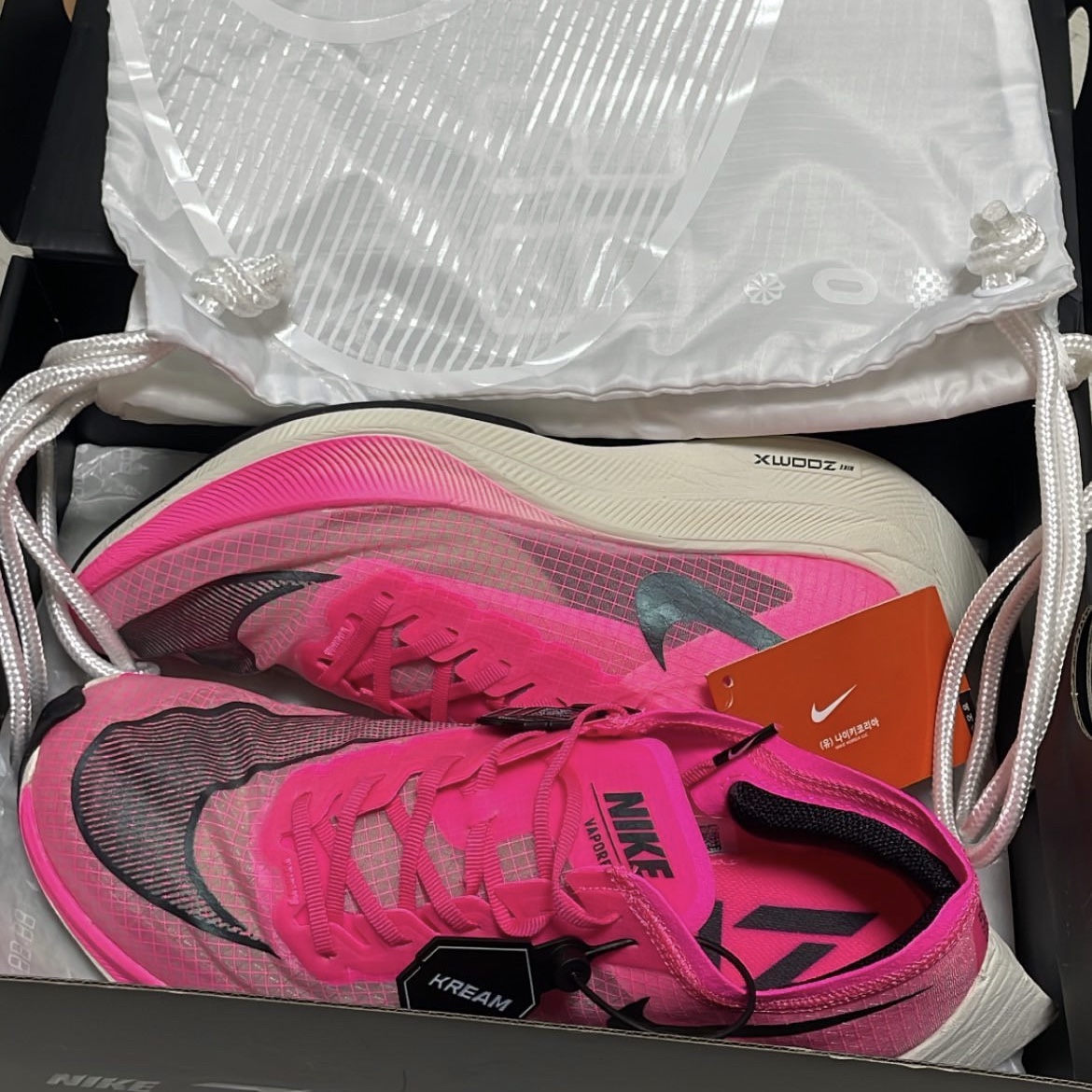 Nike ZoomX Vaporfly Next% Pink Blast 착용 스타일
