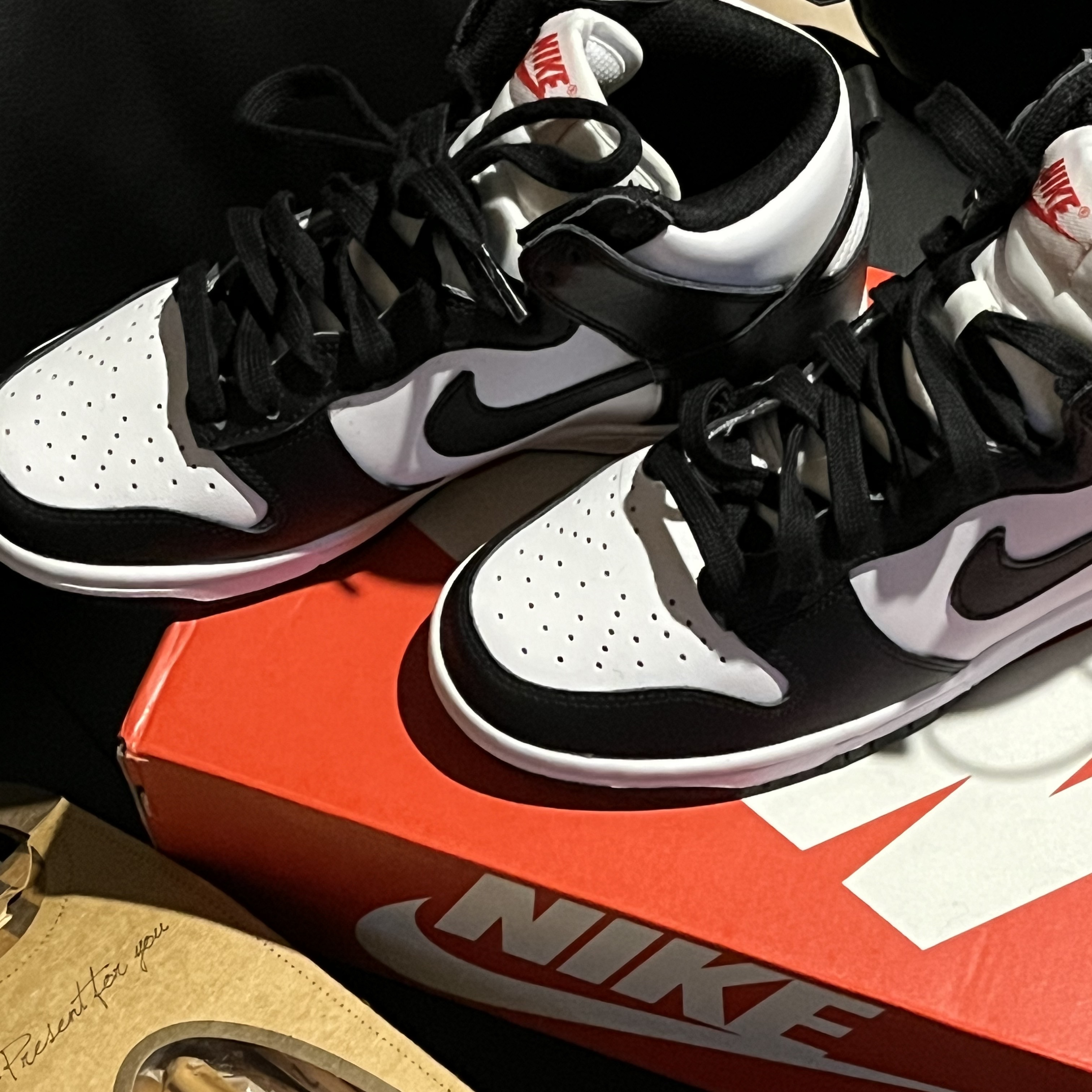 (W) Nike Dunk High Black and White 착용 스타일