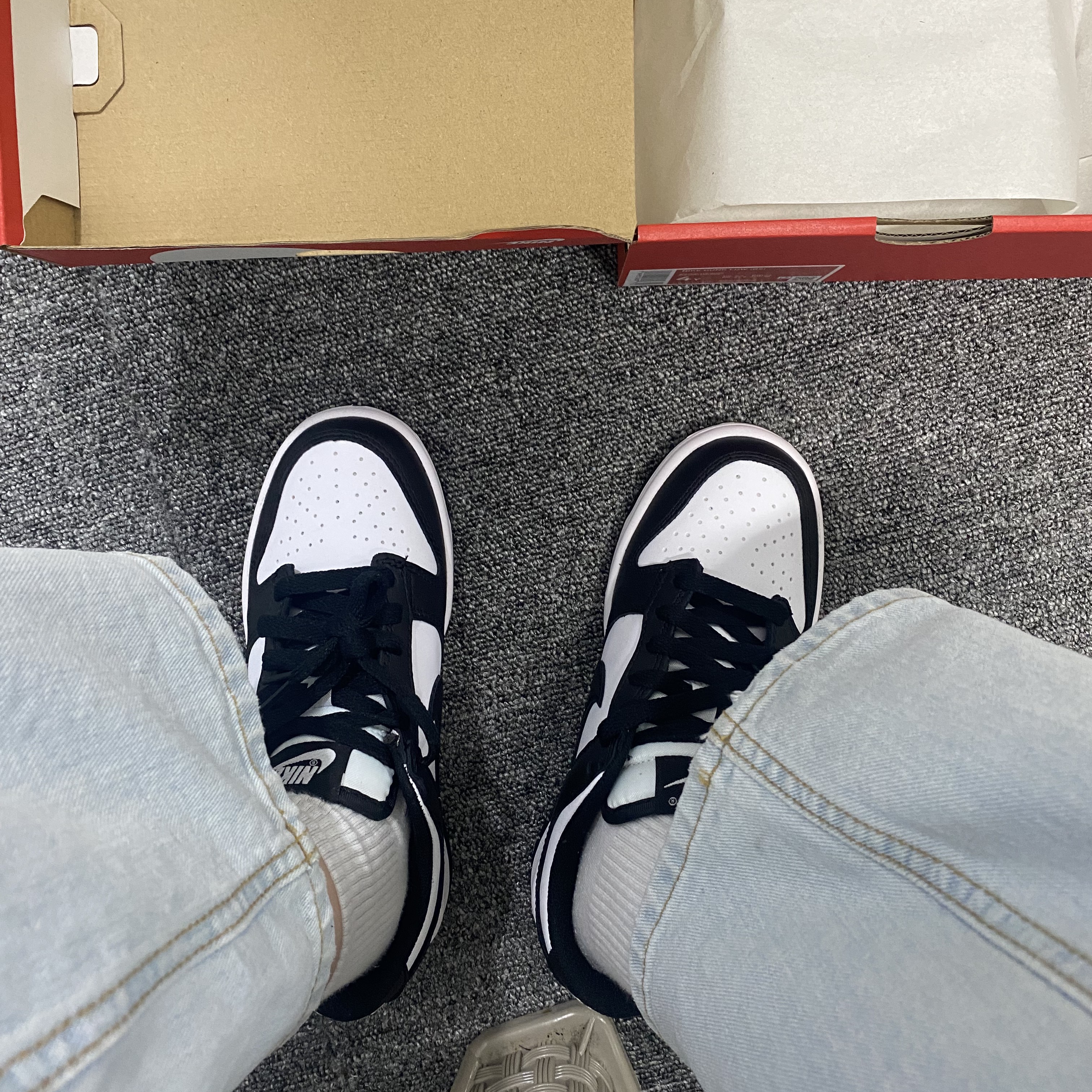 (GS) Nike Dunk Low Black 착용 스타일 - 1