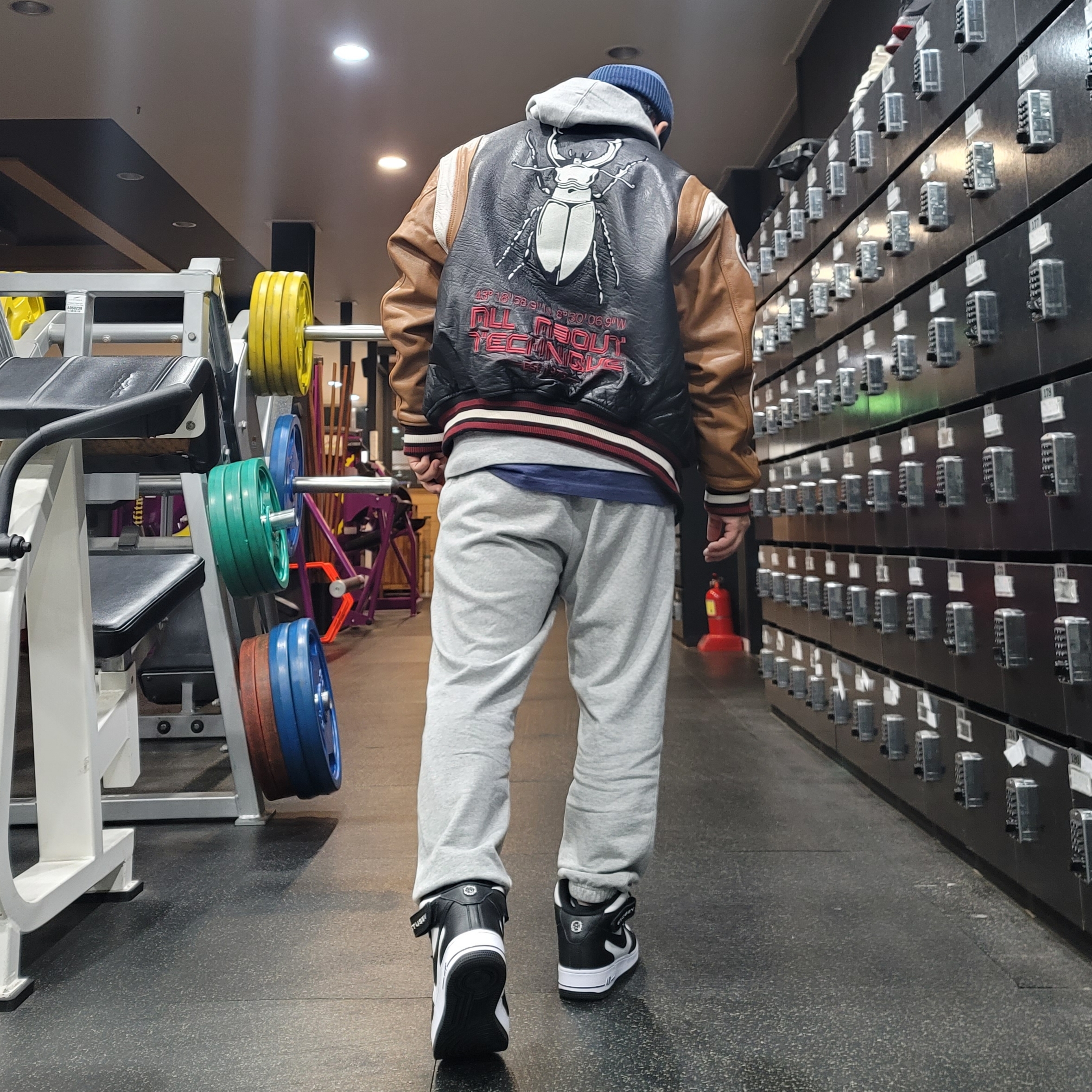 Nike x Stussy Air Force 1 '07 Mid SP Black and Light Bone 착용 스타일 - 2