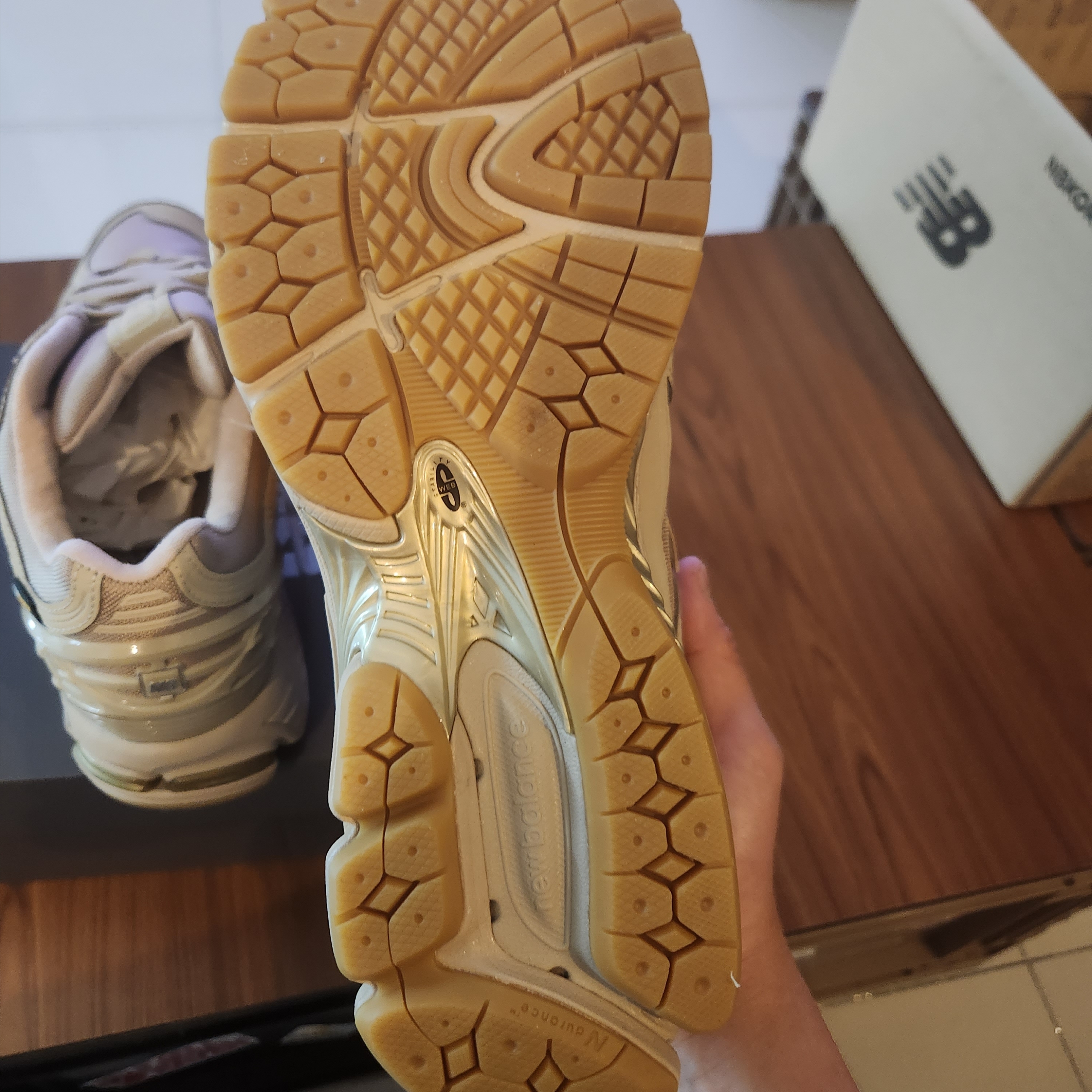New Balance 1906R Rattan 착용 스타일 - 3