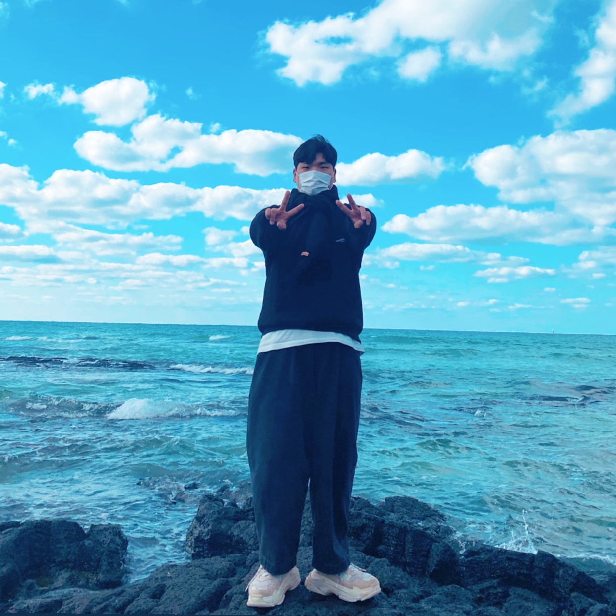 Wooyoungmi Flower Print Back Logo Hoodie Black - 22SS, Acne Studios Wool Fringe Muffler Black 착용 스타일