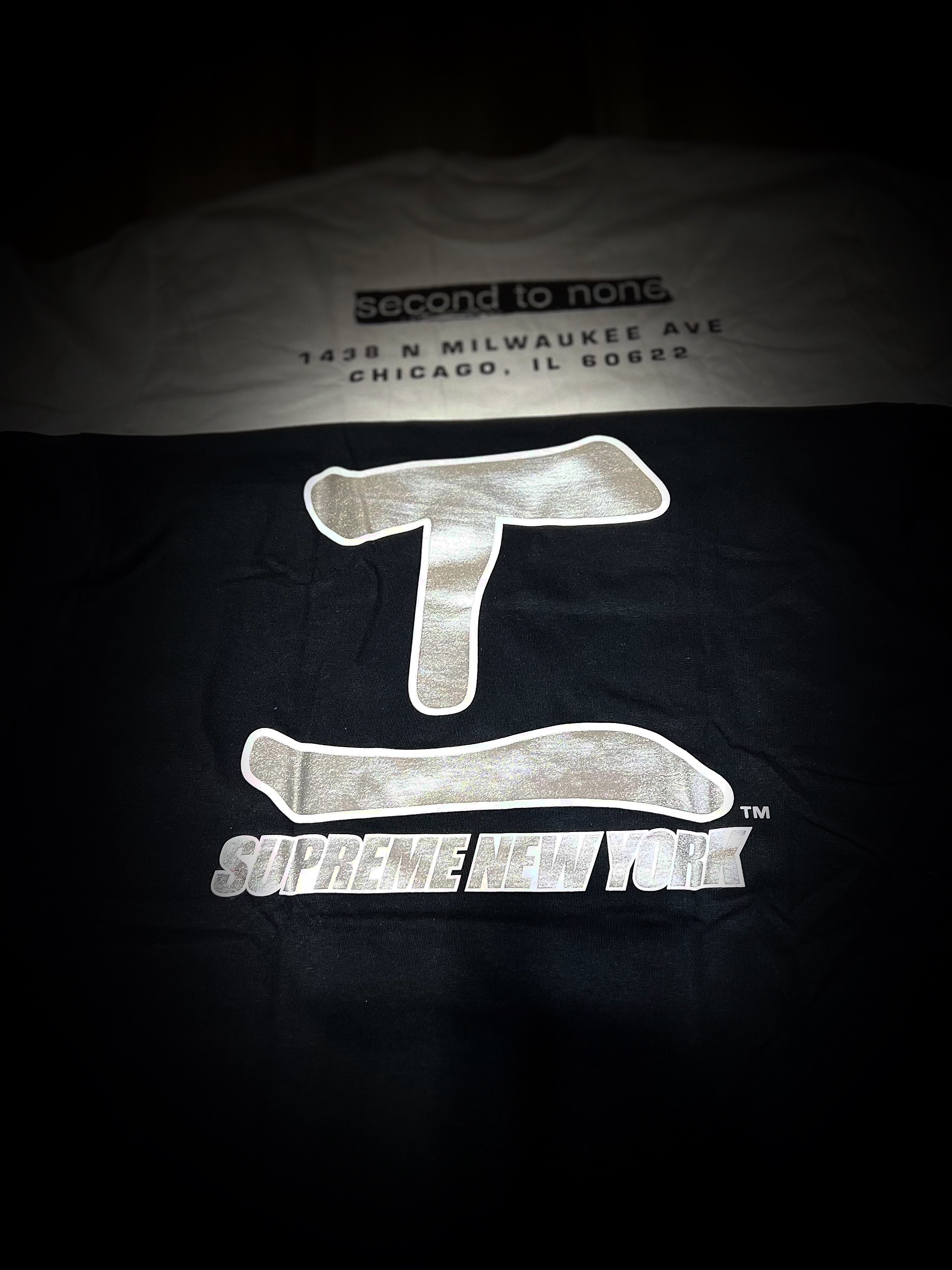 Supreme x MLB Kanji Teams T-Shirt White Sox Black - 22FW, Supreme Chicago Box Logo T-Shirt White - 22FW 착용 스타일 - 5