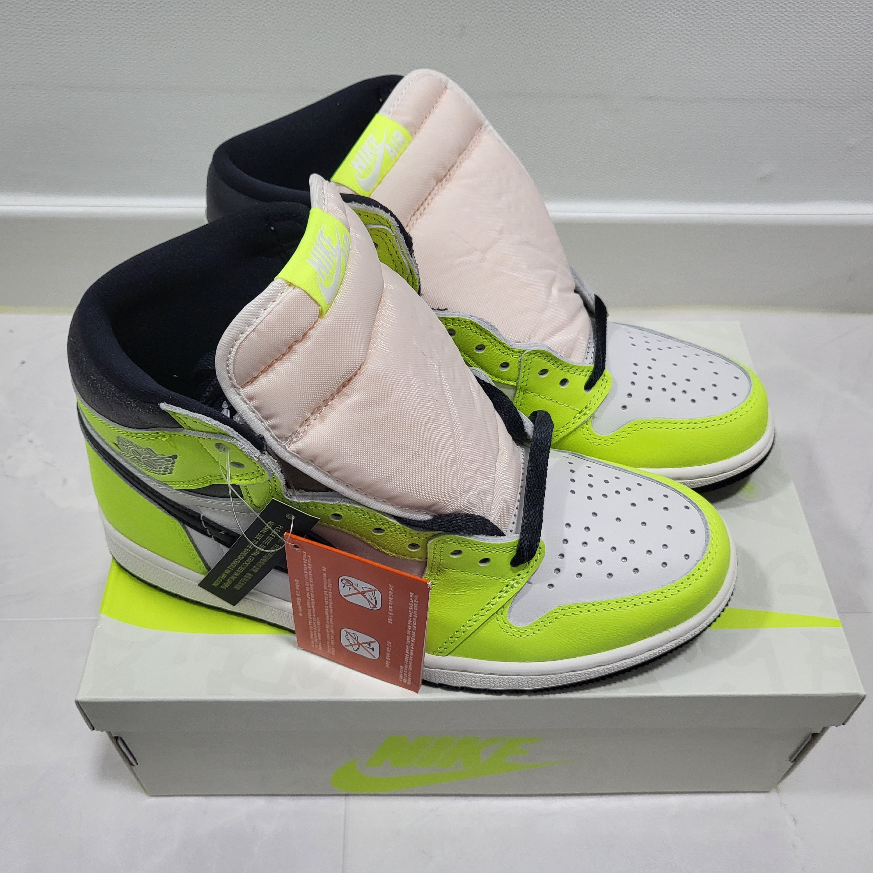 Jordan 1 Retro High OG Volt 착용 스타일 - 2