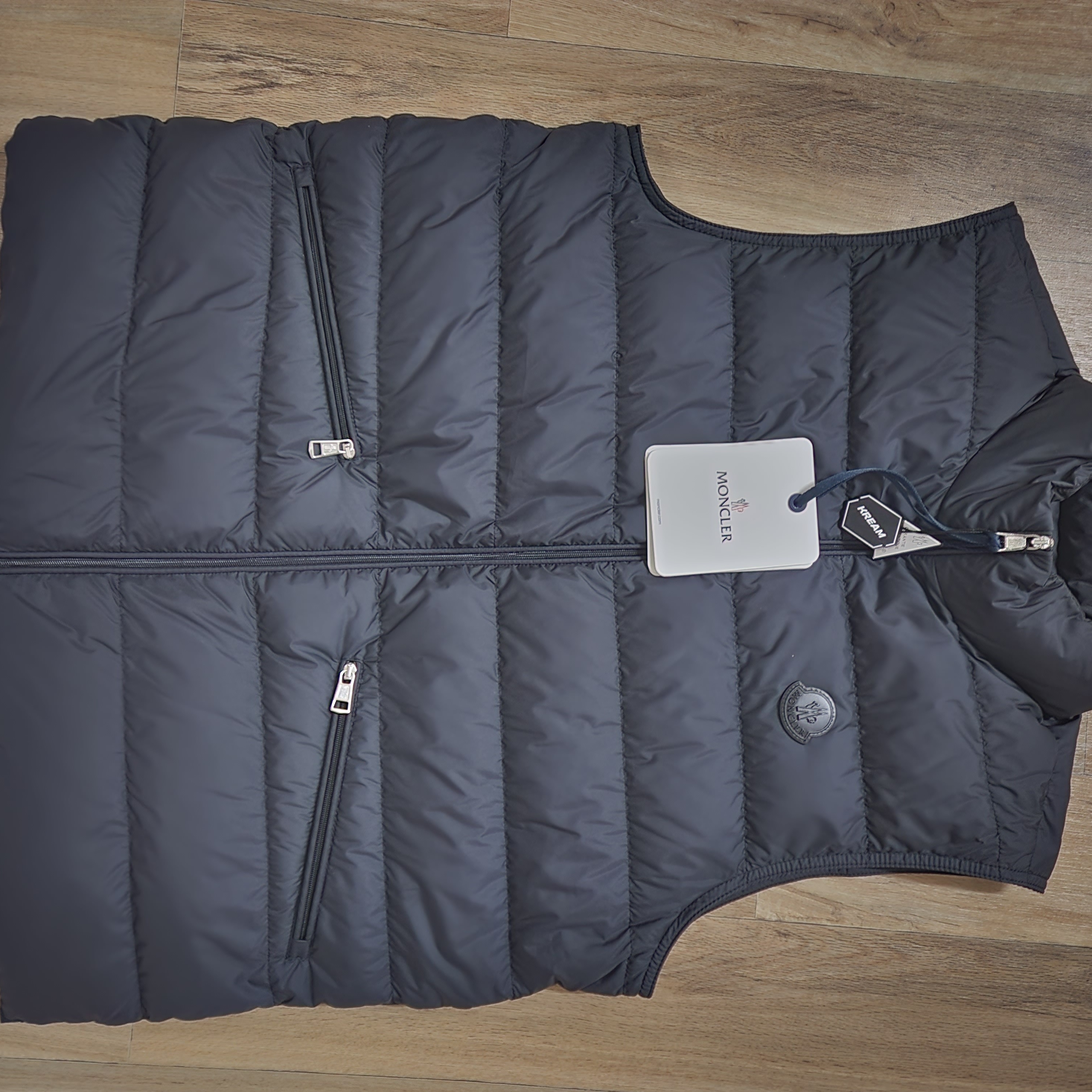 Moncler Treompan Down Gilet Black - 22FW 착용 스타일