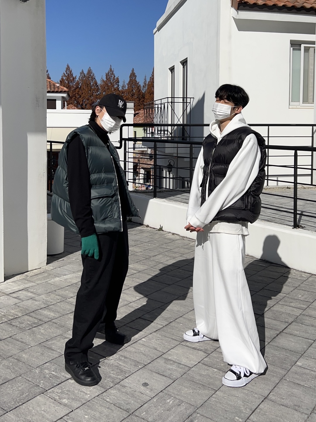 Maison Mihara Yasuhiro Peterson OG Sole Canvas Low Sneakers Black, Nike Air Force 1 '07 Low Triple Black 착용 스타일 - 4
