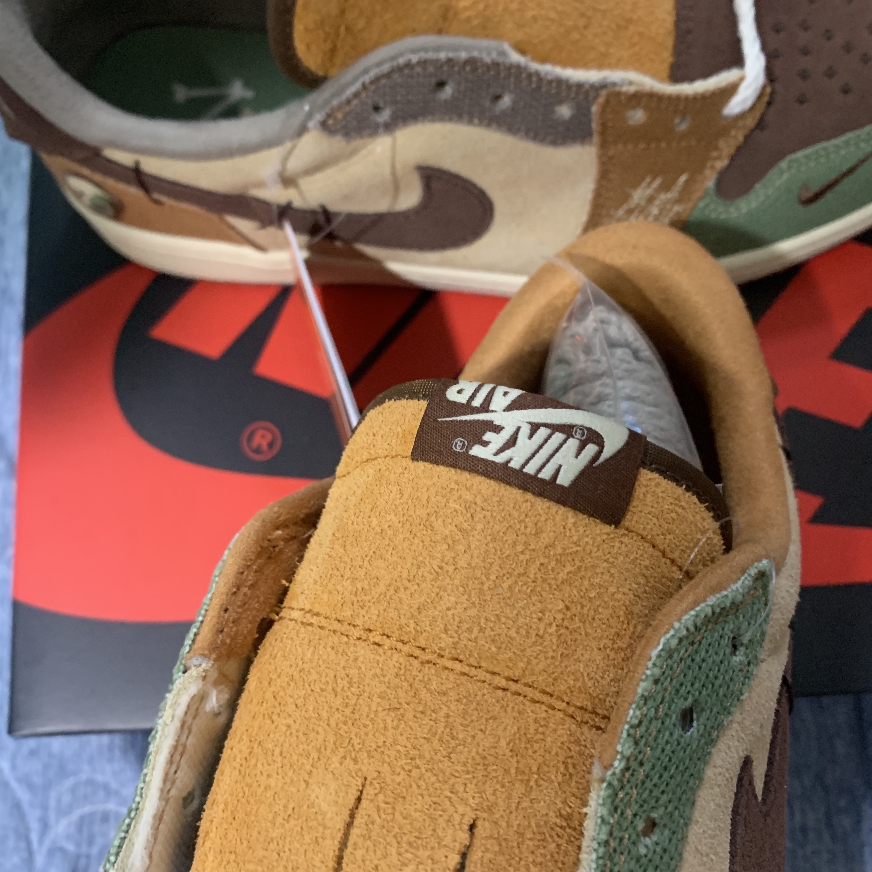 Jordan 1 x Zion Williamson Retro Low OG Flax and Oil Green 착용 스타일 - 3