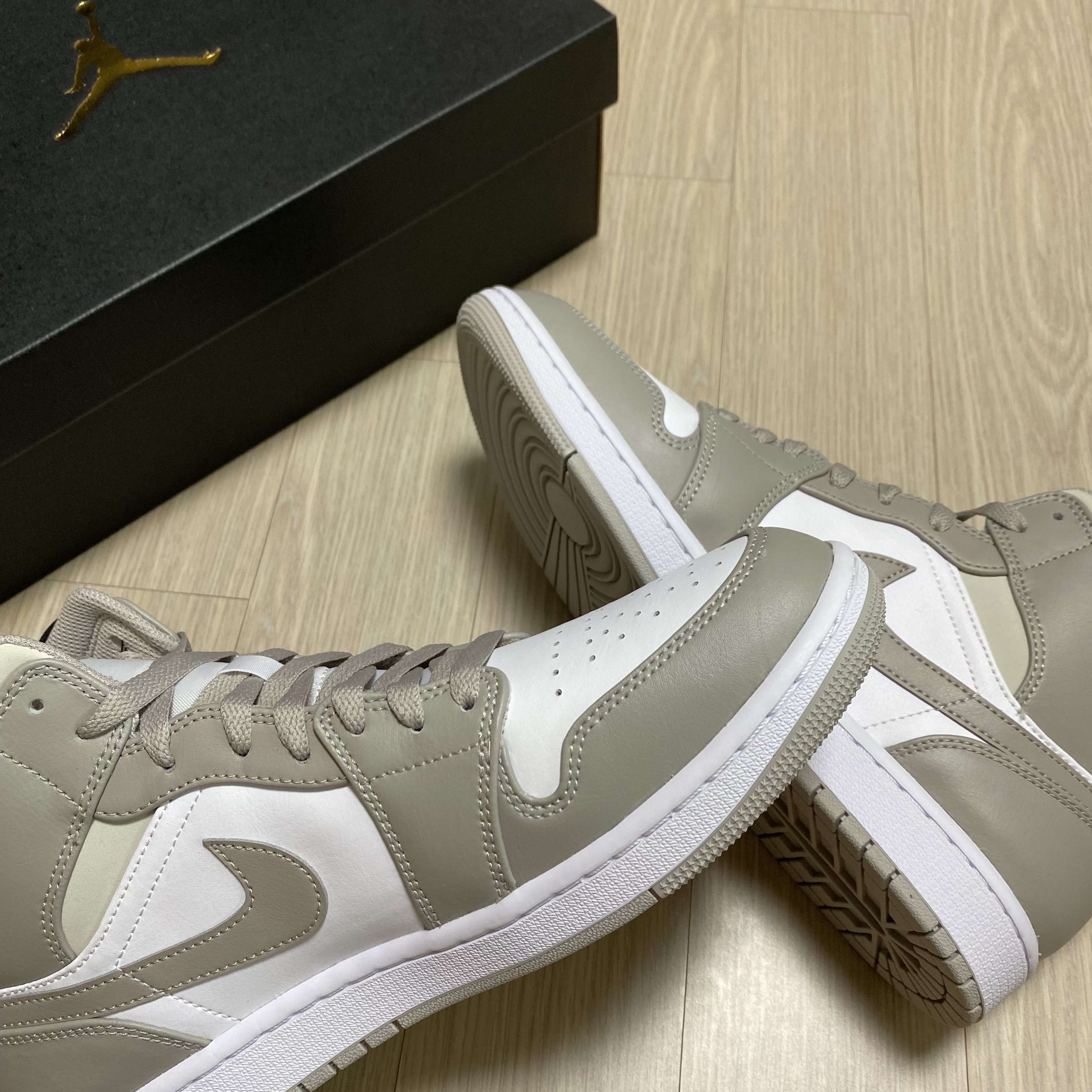 Jordan 1 Mid College Grey 착용 스타일 - 2