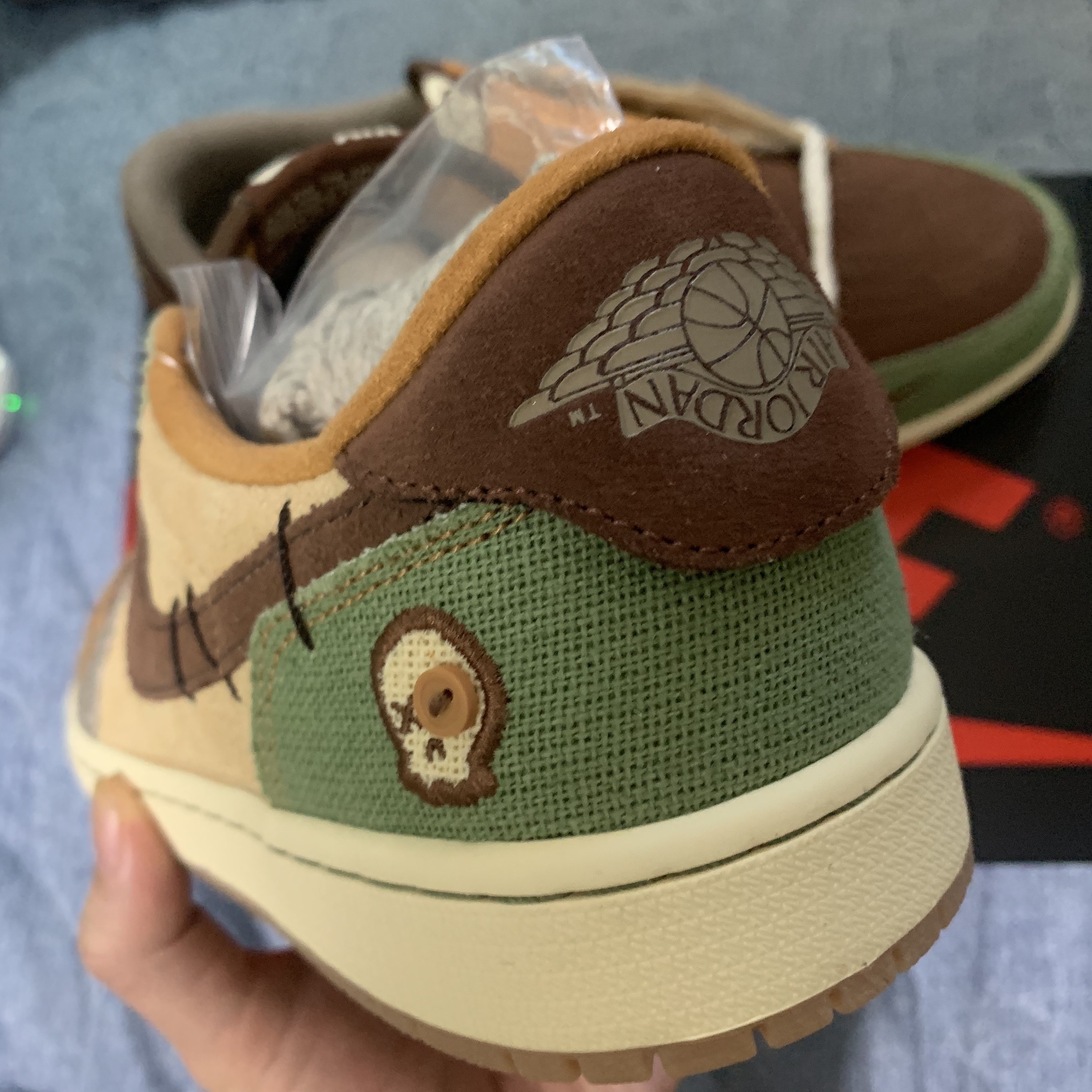 Jordan 1 x Zion Williamson Retro Low OG Flax and Oil Green 착용 스타일 - 4