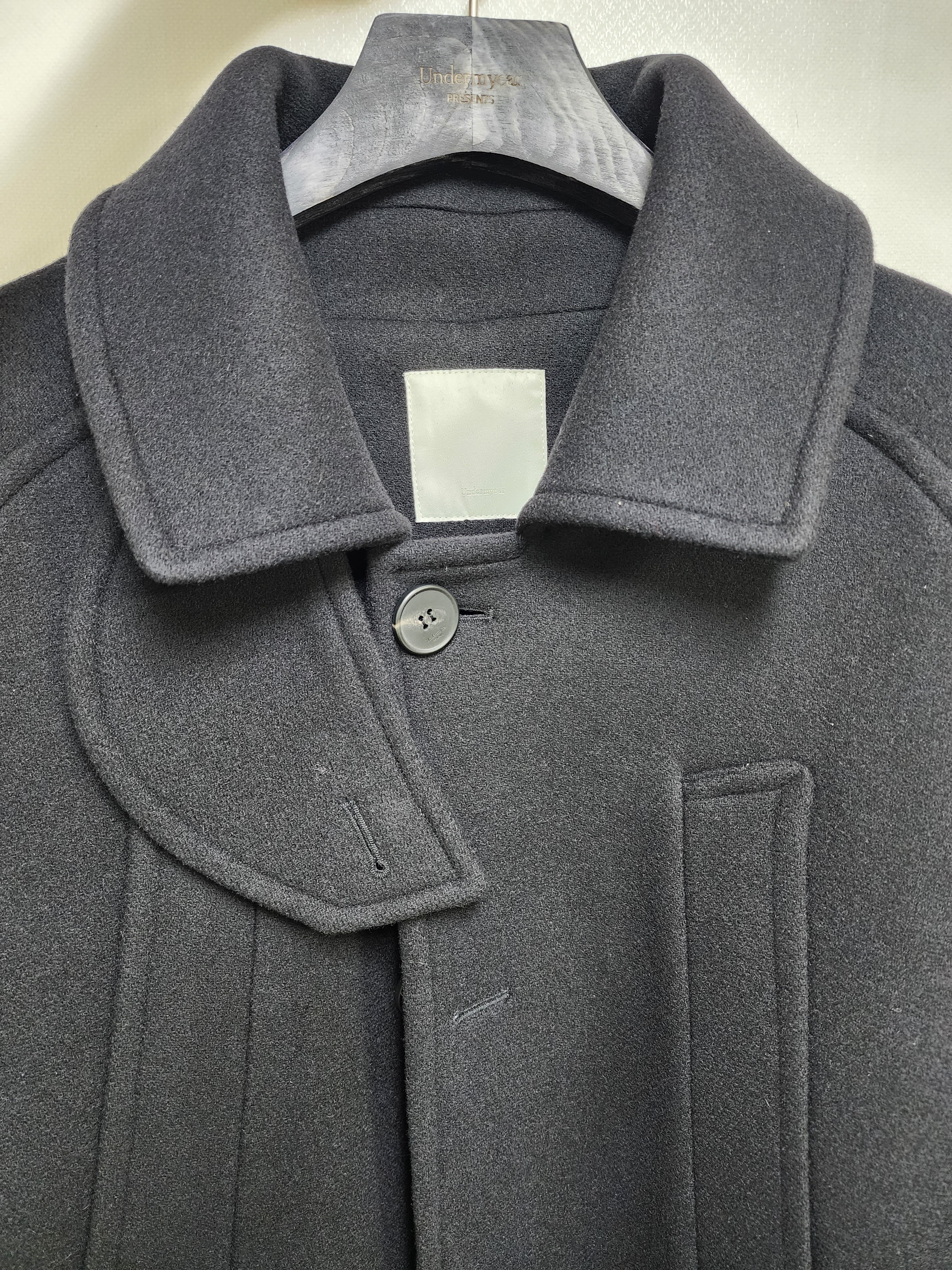 Undermycar Legion.02 Balmacaan Oversized Wool Coat Black 착용 스타일 - 2