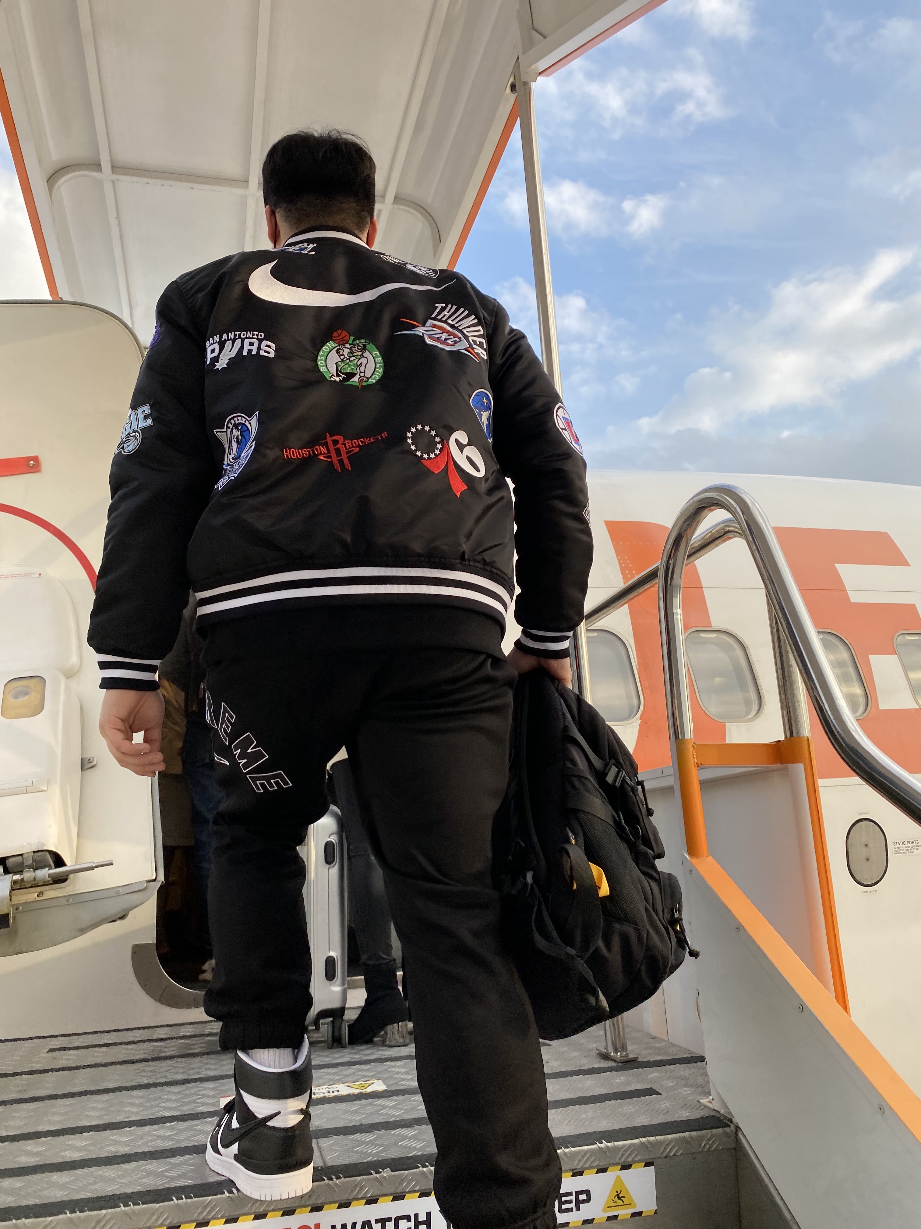 Supreme x Nike NBA Teams Warm-Up Jacket Black - 18SS, Supreme x Nike Arc Crewneck Black - 22SS 착용 스타일 - 3