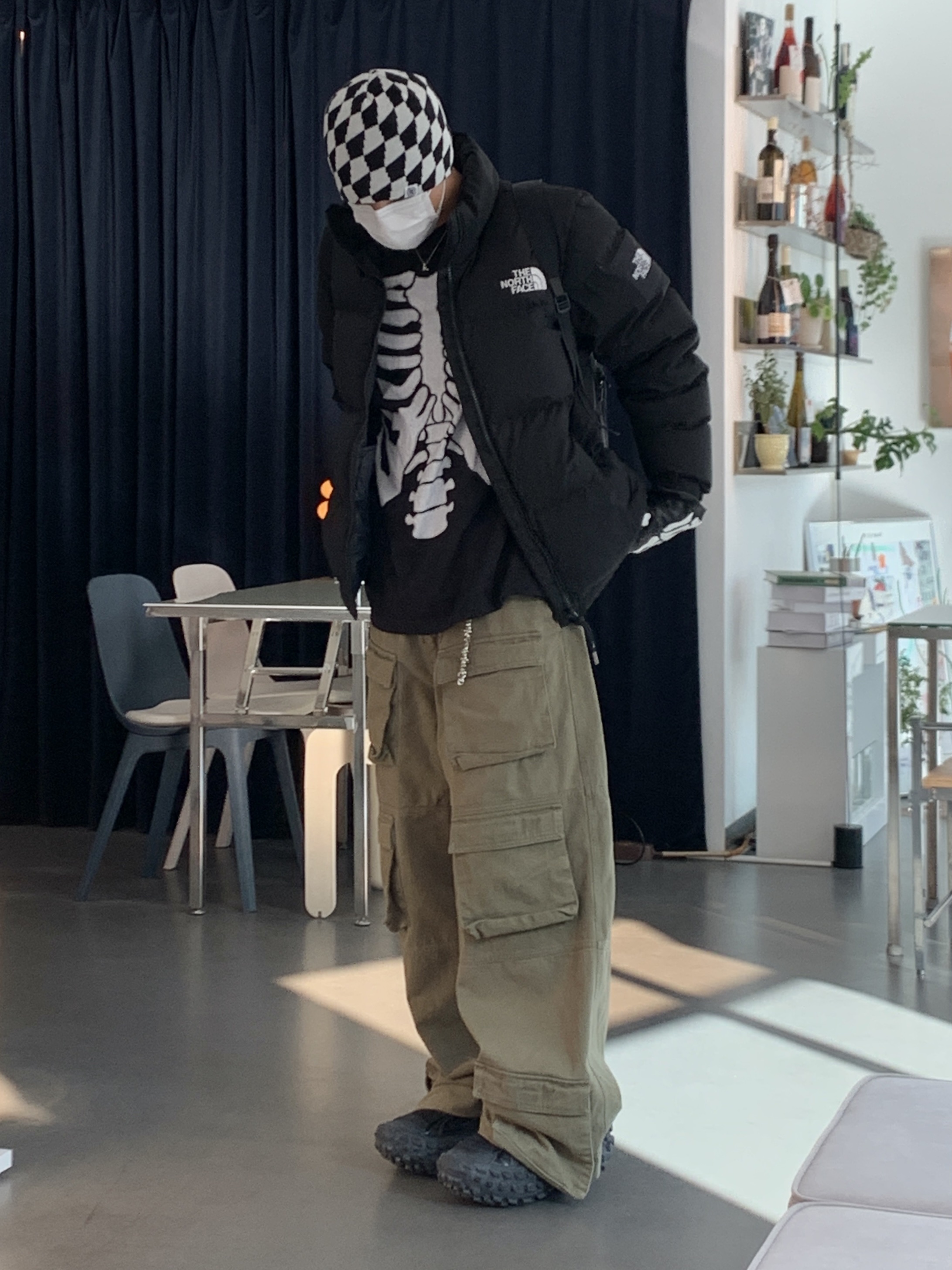 Balenciaga Defender Sneakers Black 착용 스타일 - 2