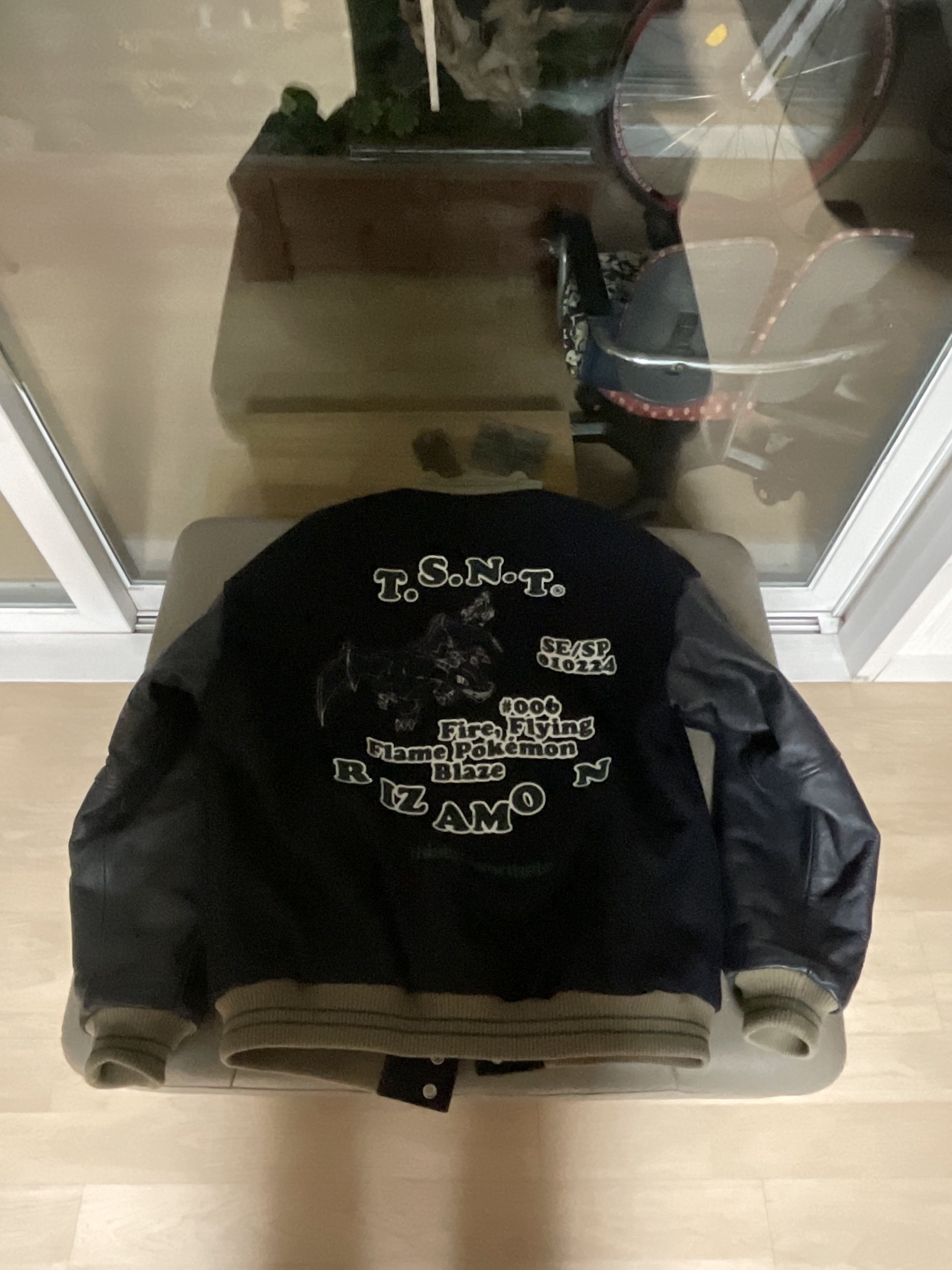 Thisisneverthat x New Era x MLB New York Yankees Varsity Jacket Dark Green, Uniqlo U Wide Fit Baker Pants Olive 착용 스타일 - 1