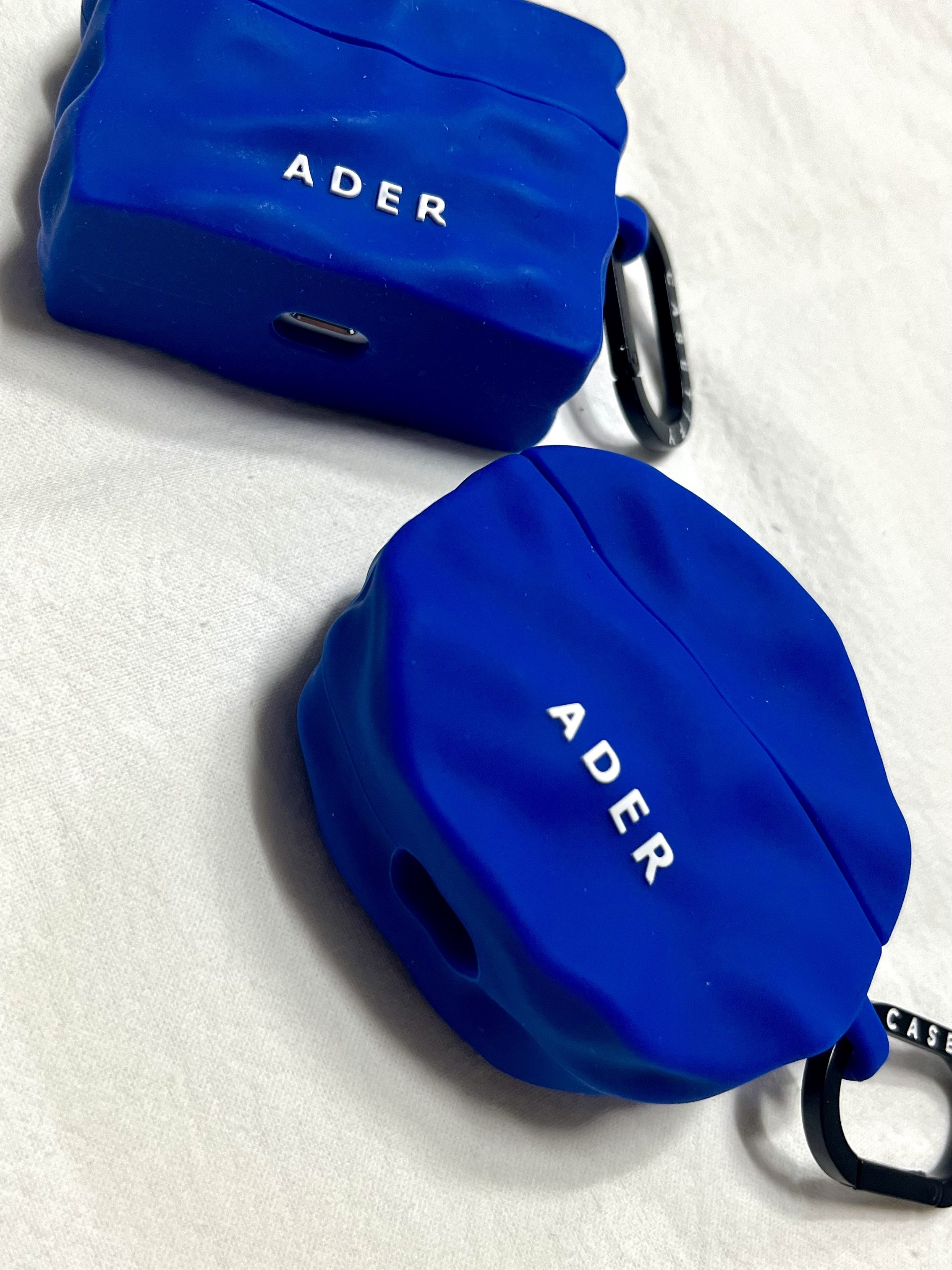 Casetify x Ader Error AirPods Pro Case, Casetify x Ader Error Wavy Collectable AirPods Pro 1st/2nd gen Case Blue 착용 스타일