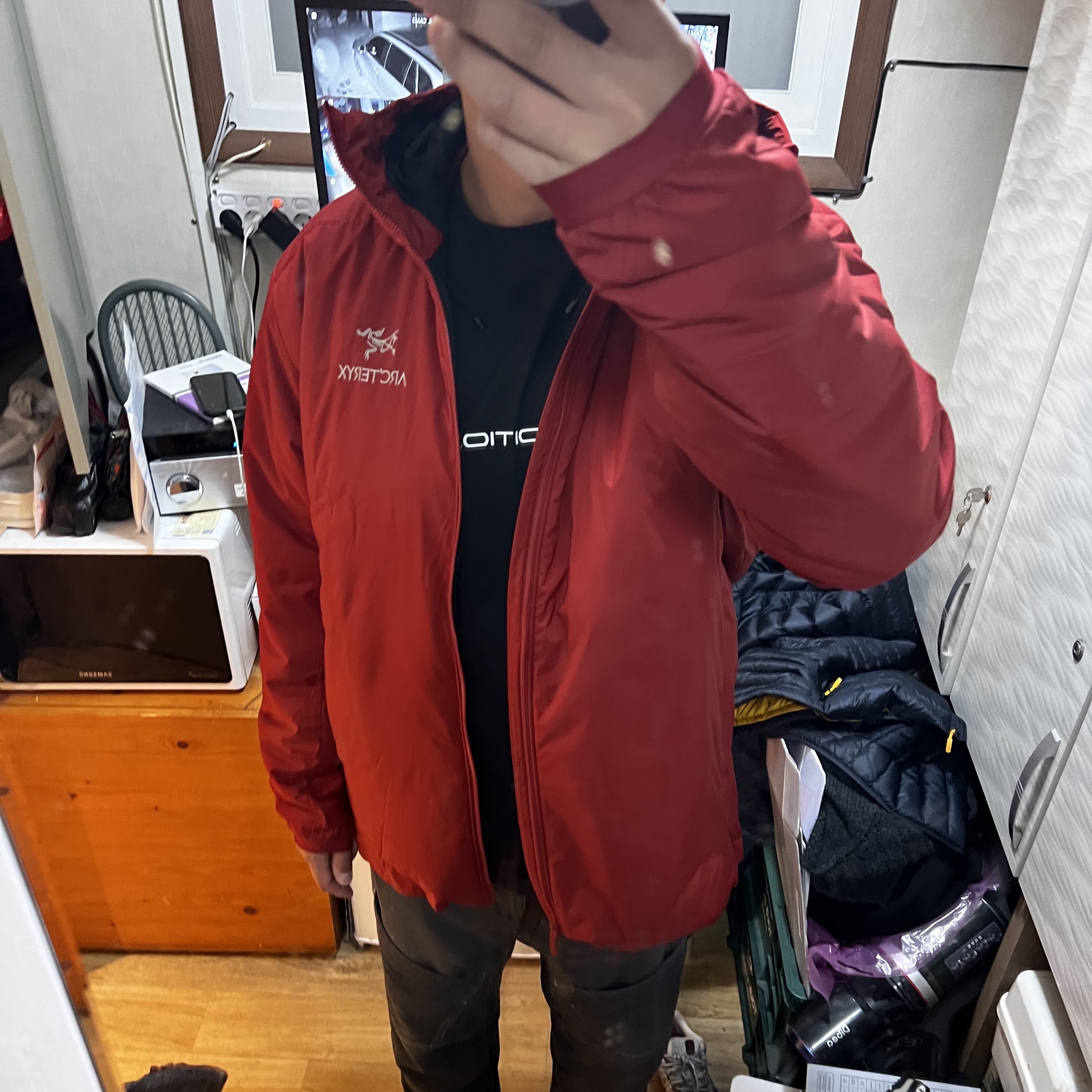 Arc'teryx Atom AR Hoody Bordeaux 착용 스타일