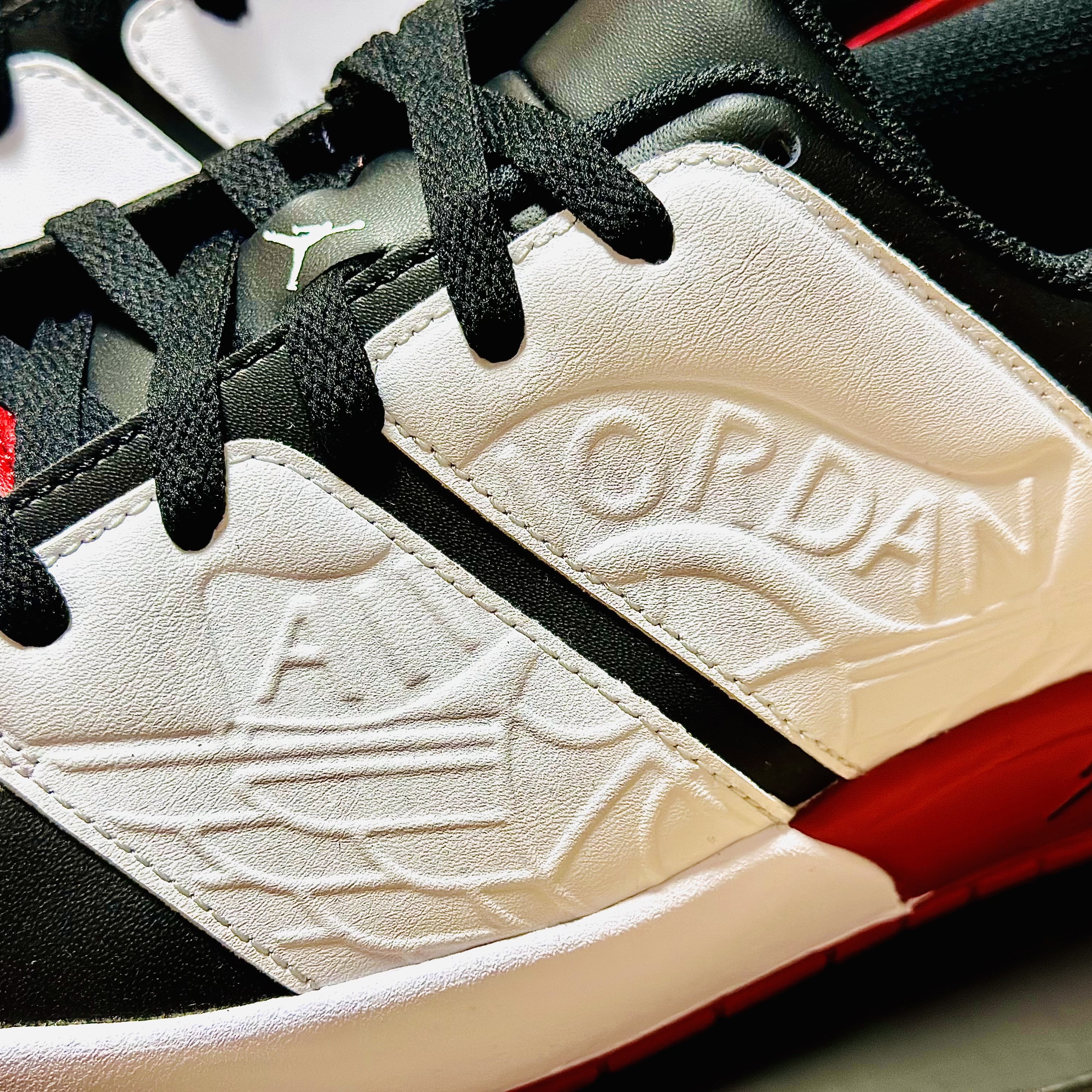 Jordan Nu Retro 1 Low Varsity Red 착용 스타일 - 3