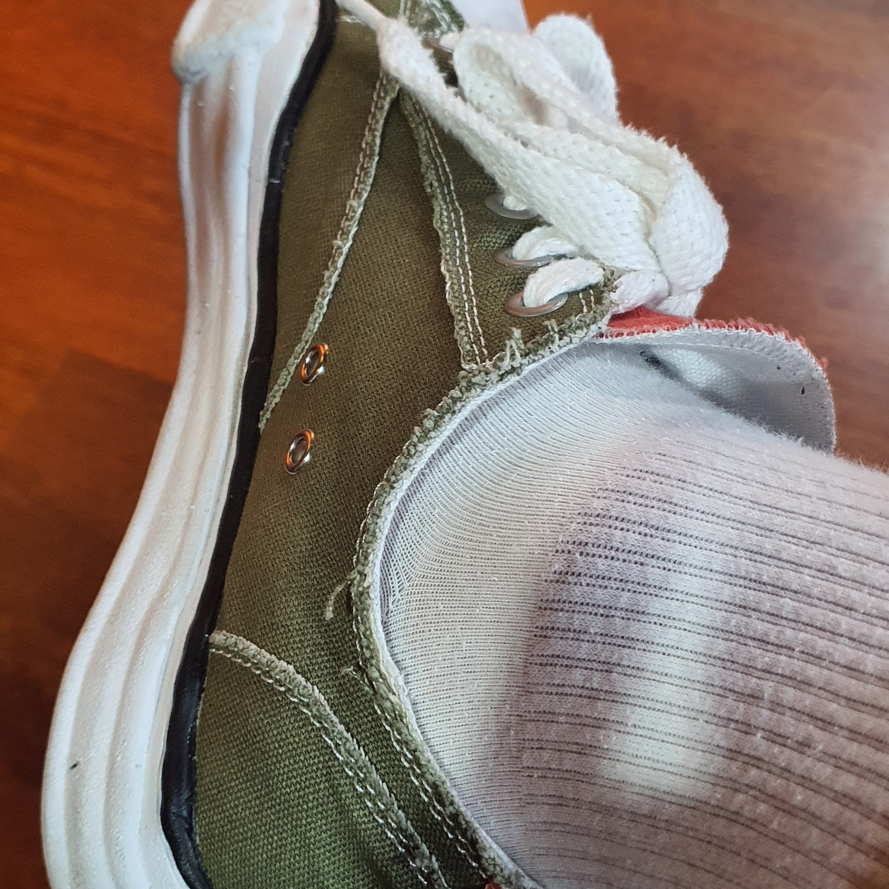 Maison Mihara Yasuhiro x Nigel Cabourn Low Cut Sneakers Army Green 착용 스타일 - 2