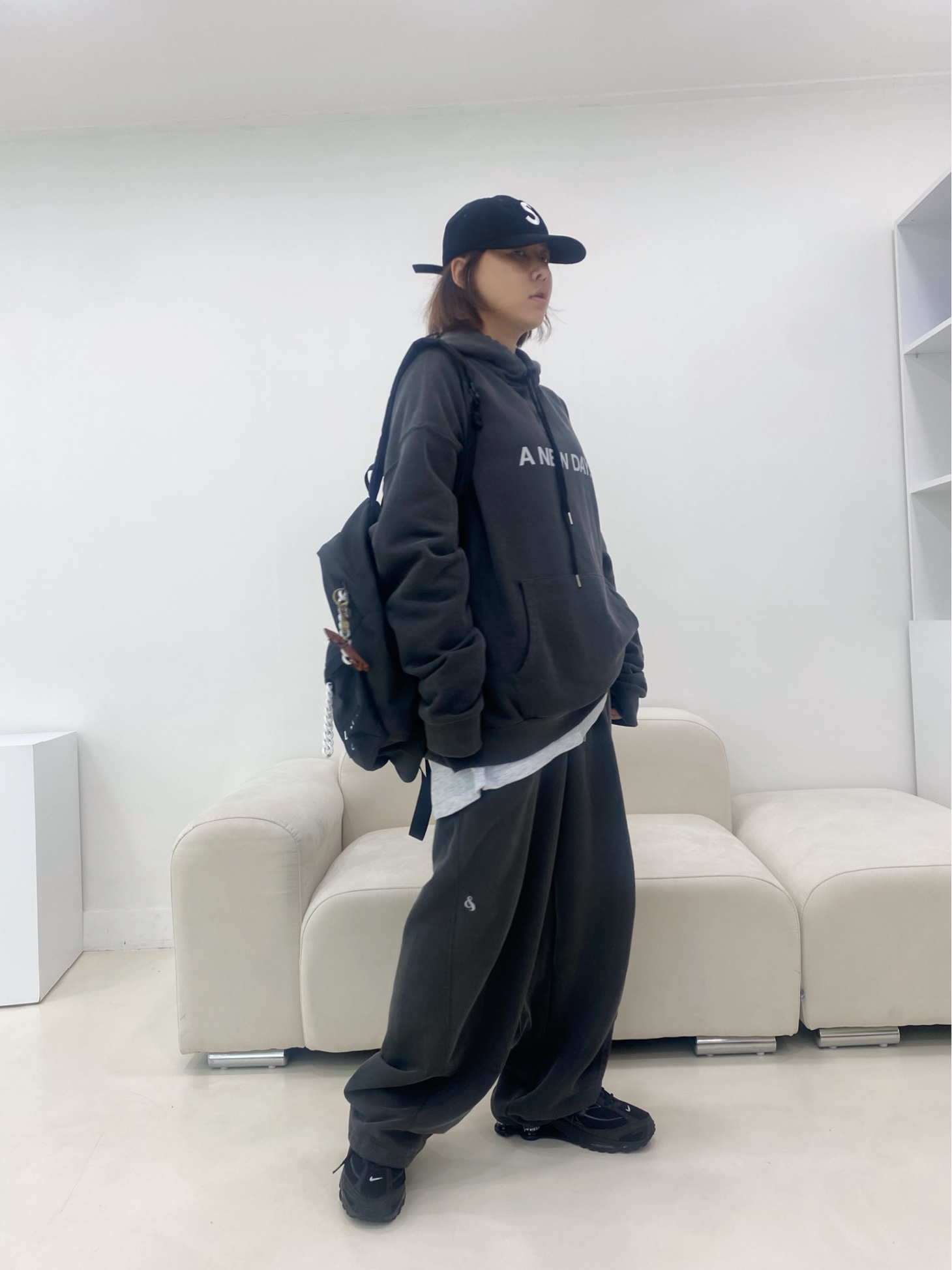 Supreme Fine Wale Corduroy S Logo 6-Panel Black - 21SS, Nike x Supreme Shox Ride 2 SP Black 착용 스타일 - 2