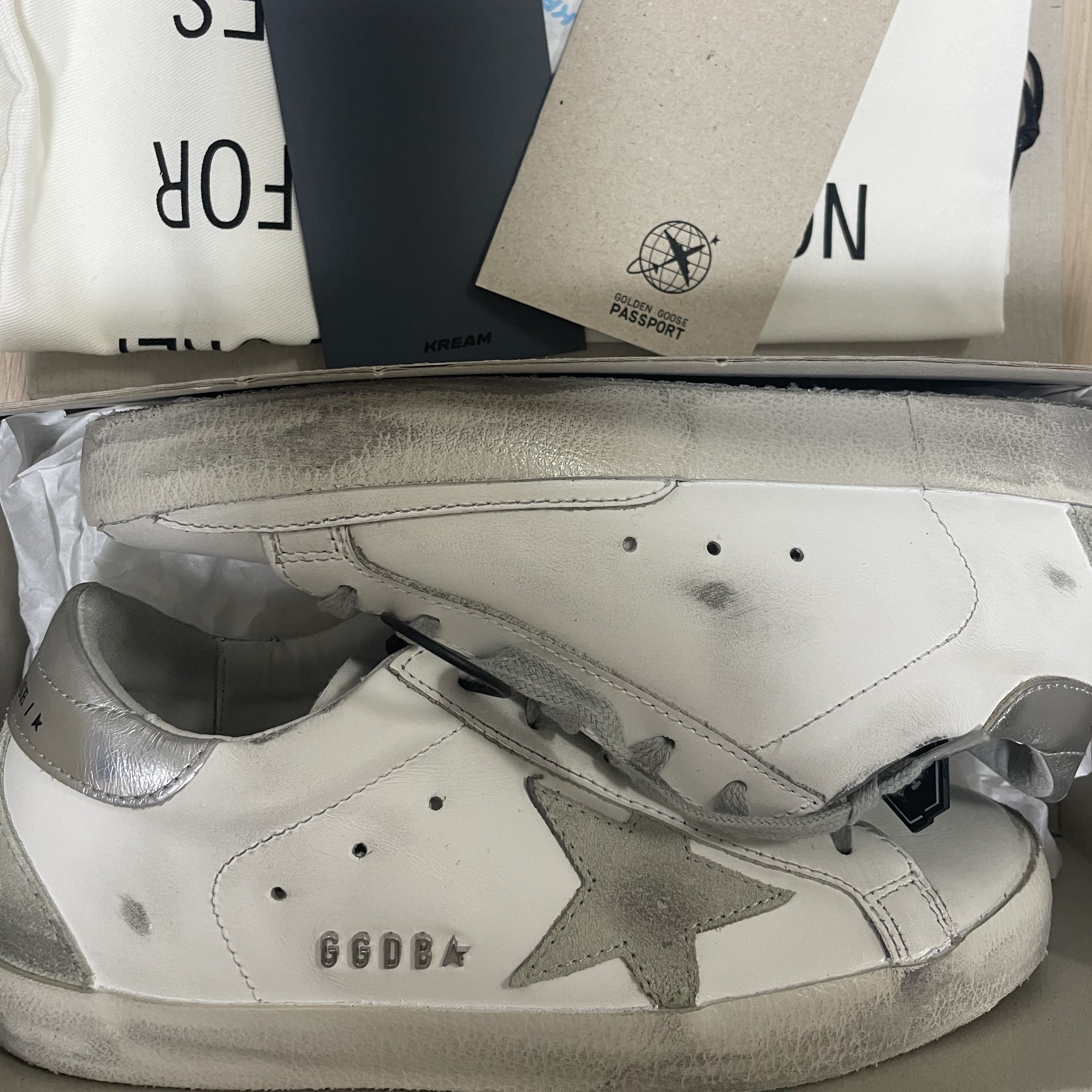 (W) Golden Goose Superstar White Silver Heel Tab Sneakers 착용 스타일