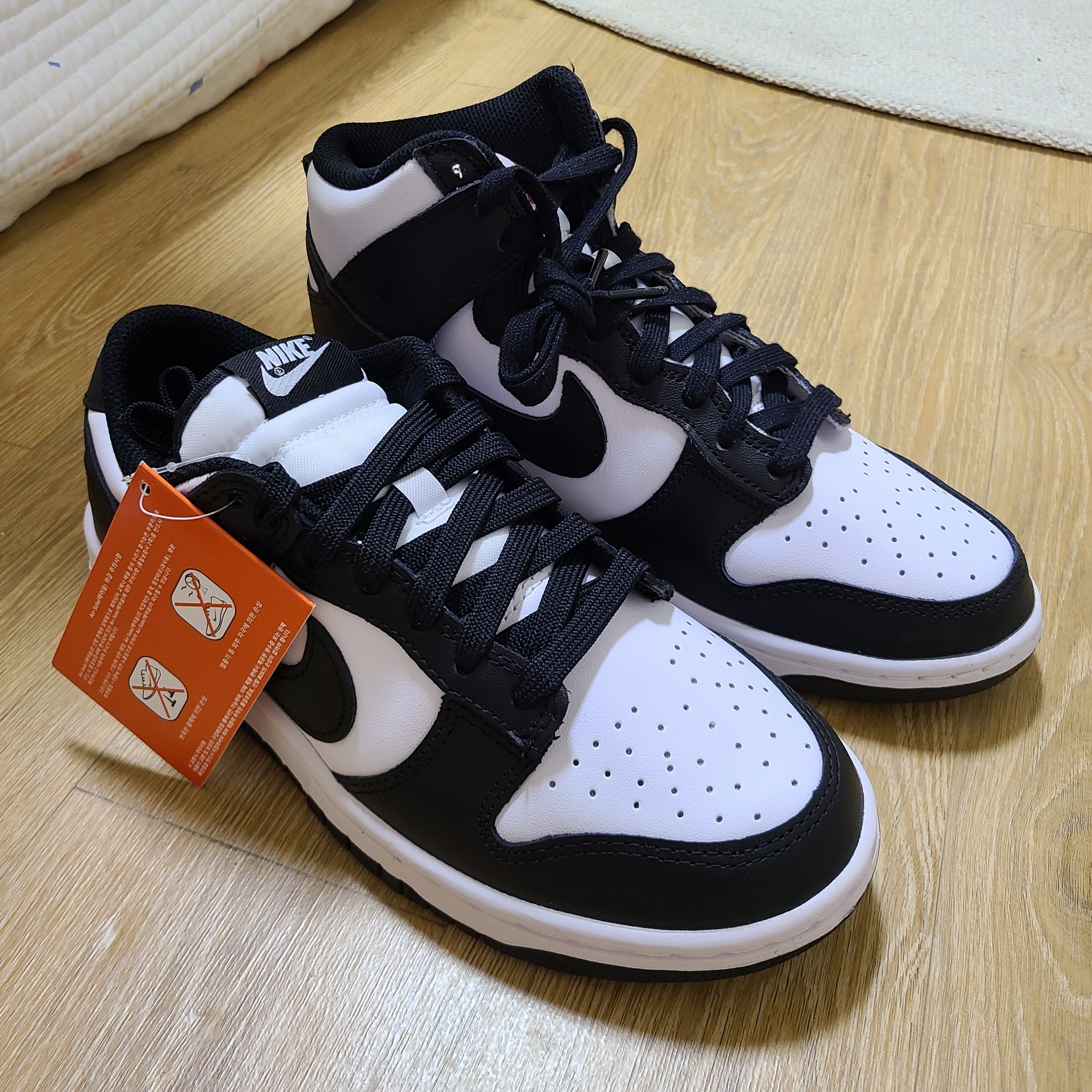 (W) Nike Dunk Low Black, (W) Nike Dunk High Black and White 착용 스타일 - 1