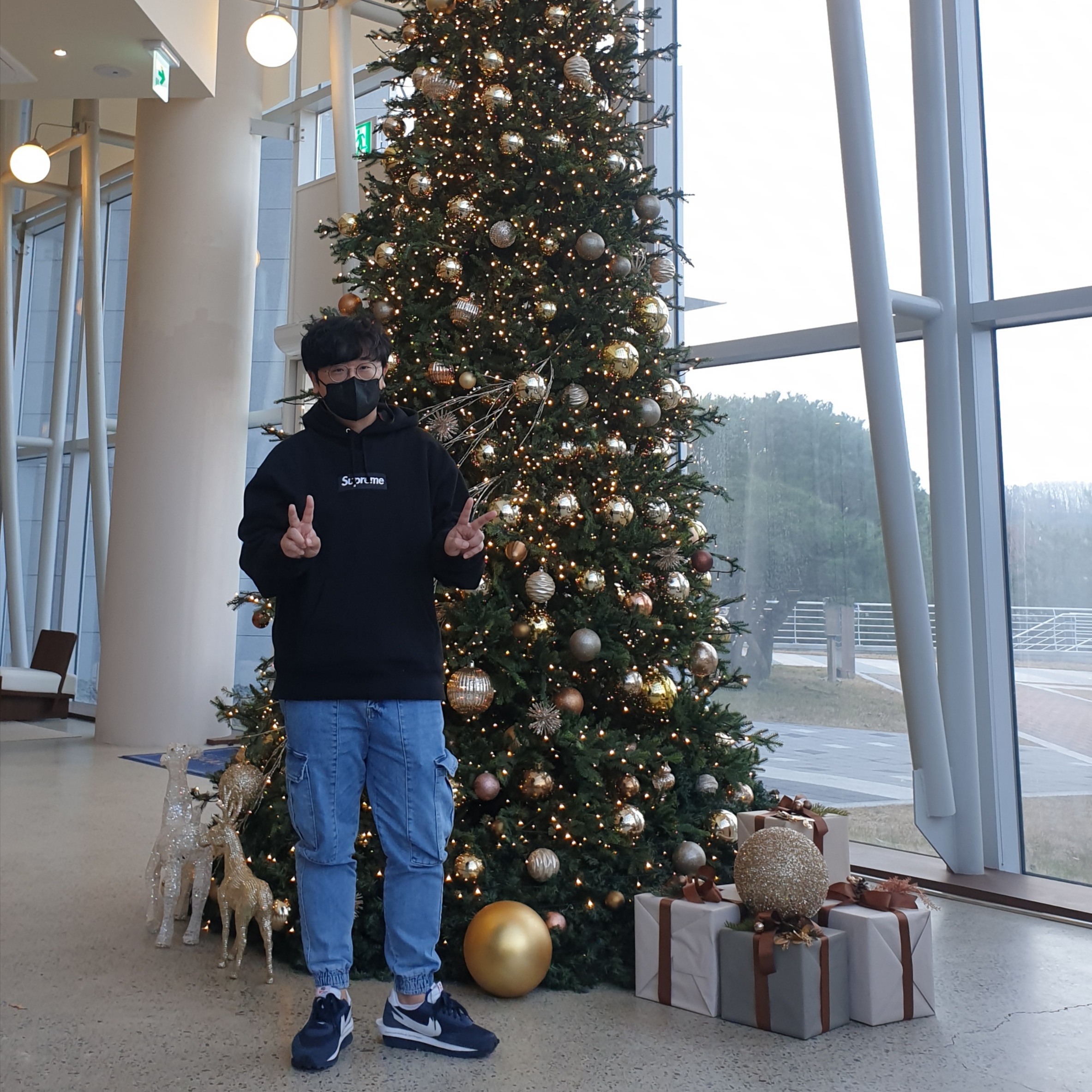 Nike x Sacai x Fragment LDWaffle Blackened Blue, Supreme Box Logo Hooded Sweatshirt Black - 21FW 착용 스타일