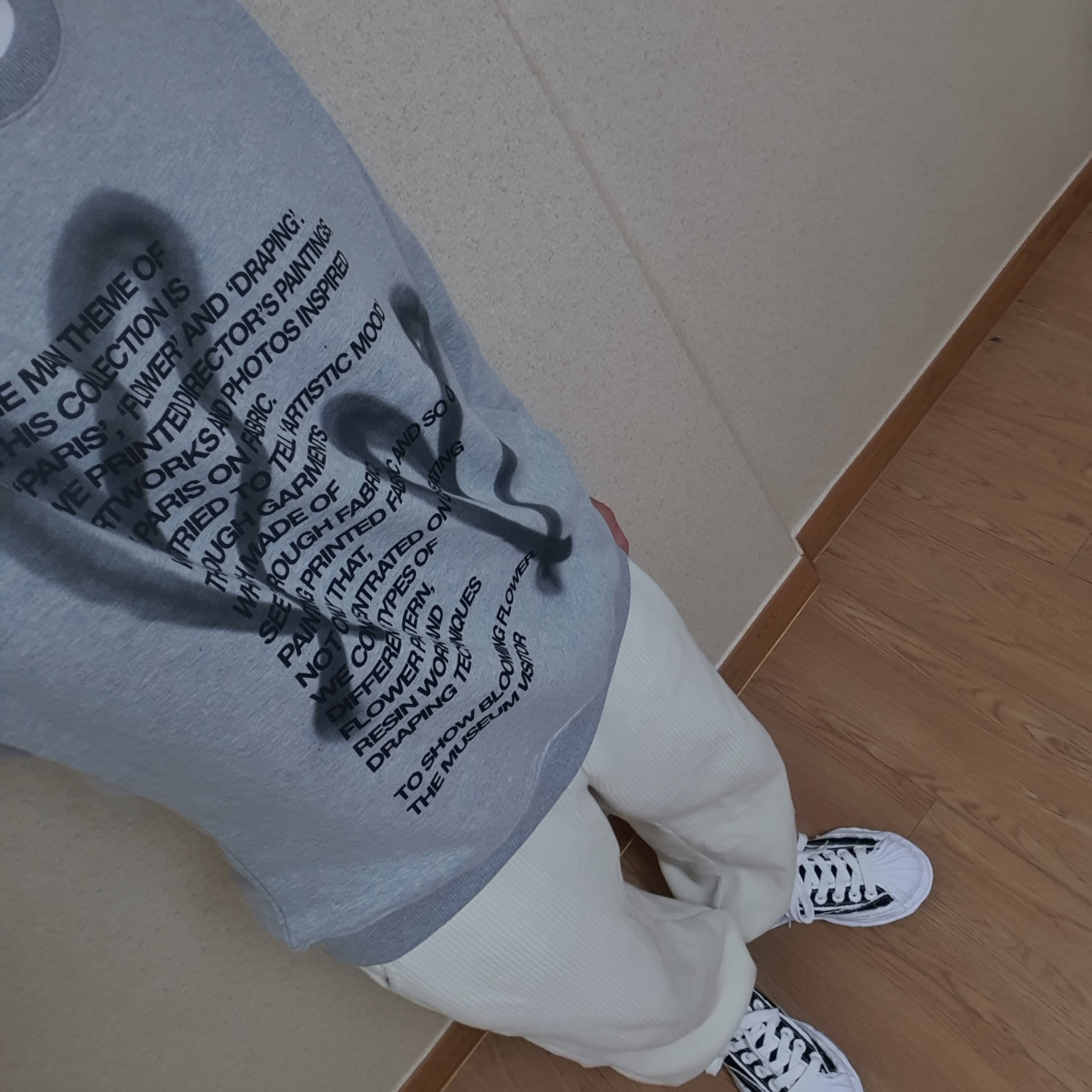 Maison Mihara Yasuhiro Blakey OG Sole OH Canvas Low-top Sneakers Black, The Museum Visitor Heart Sprayed Sweatshirt Grey - 22PF 착용 스타일 - 2