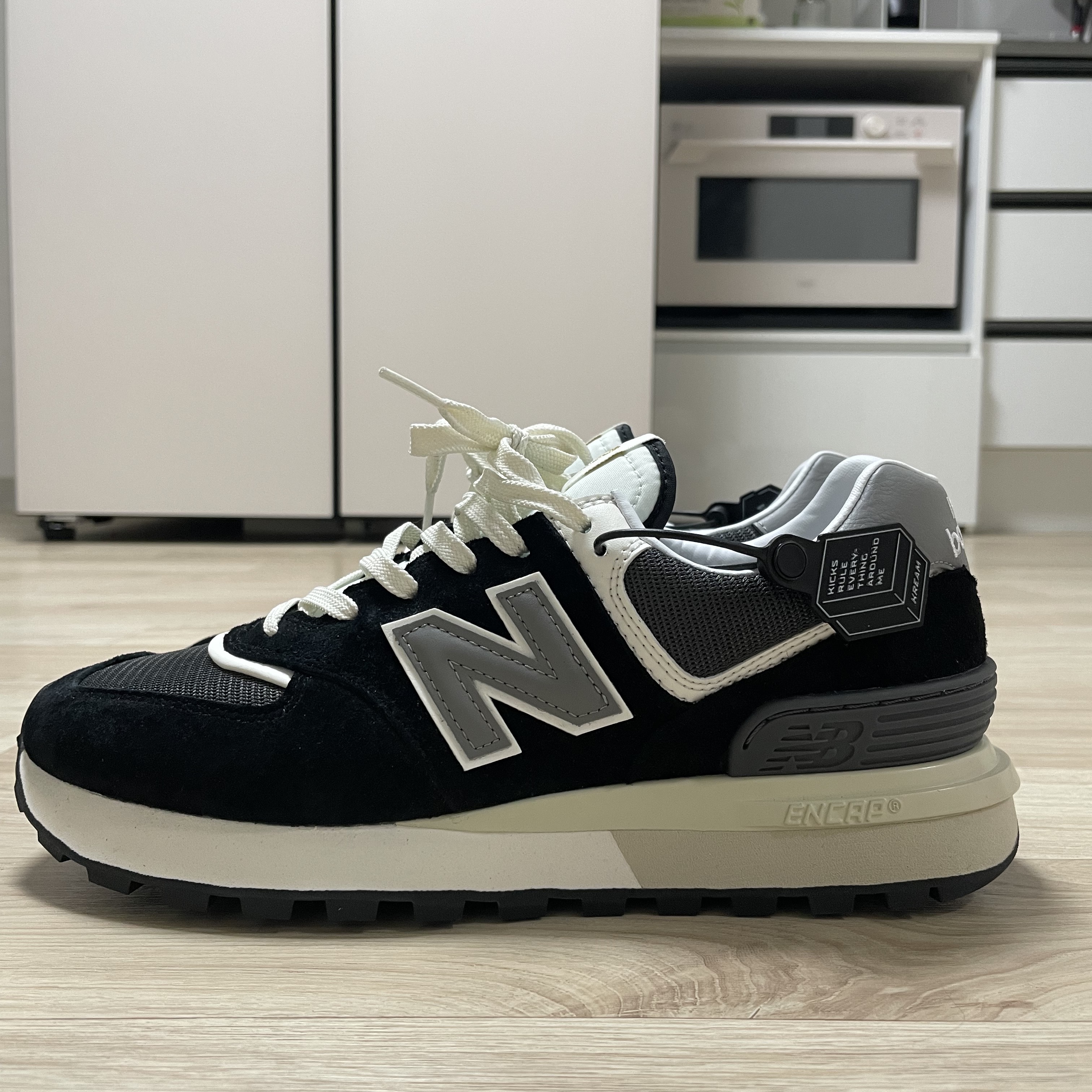 New Balance 574 Legacy Black 착용 스타일