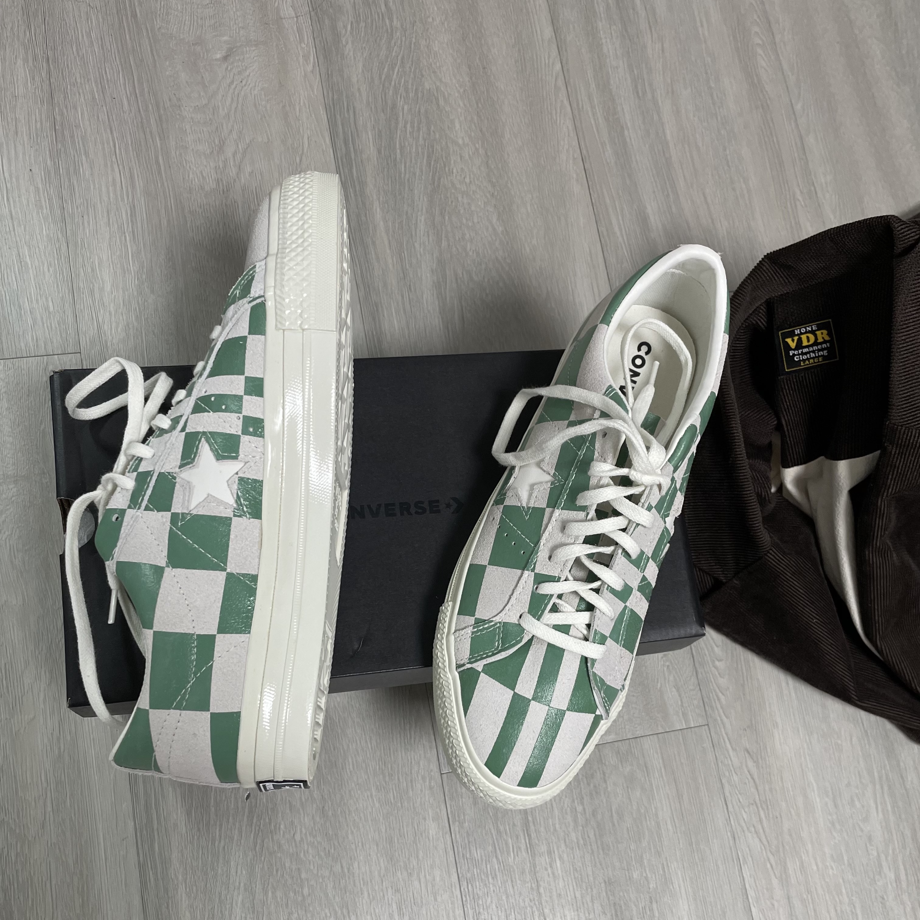 Converse One Star Ox Blocked White Medium Green 착용 스타일