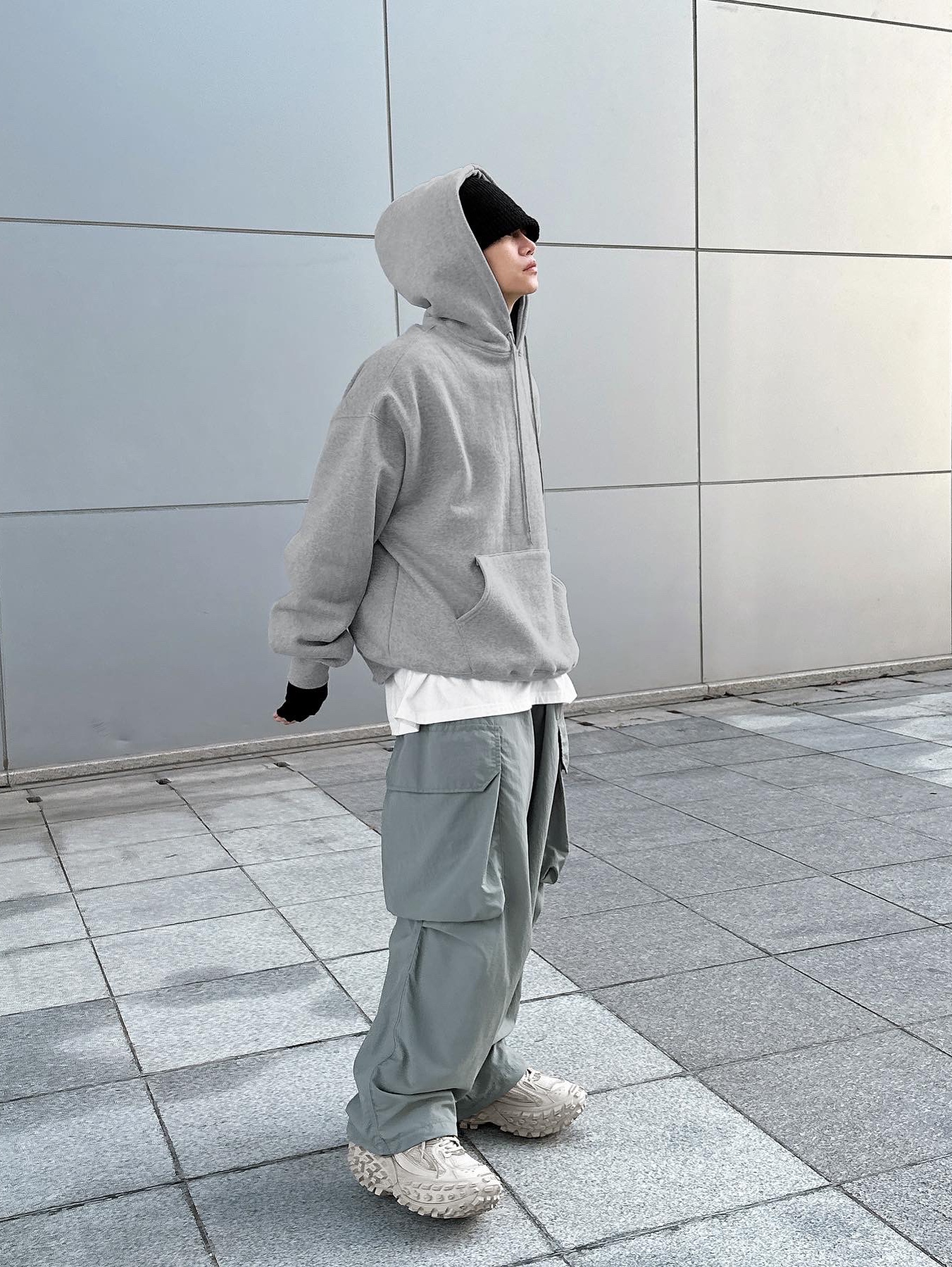 Balenciaga Defender Sneakers Beige 착용 스타일 - 3