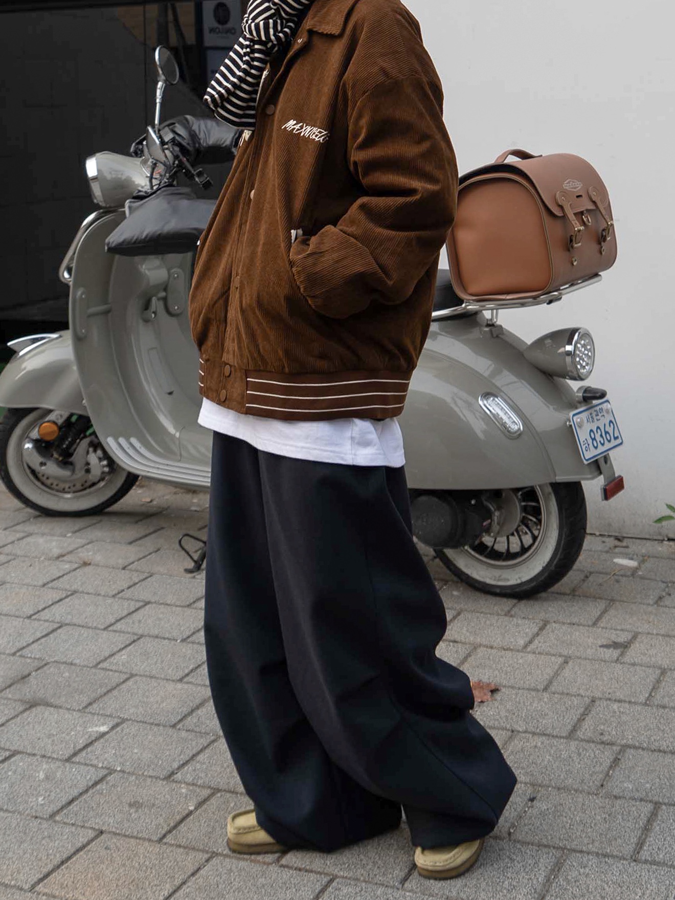 Clarks Wallabee Maple Suede 착용 스타일 - 2