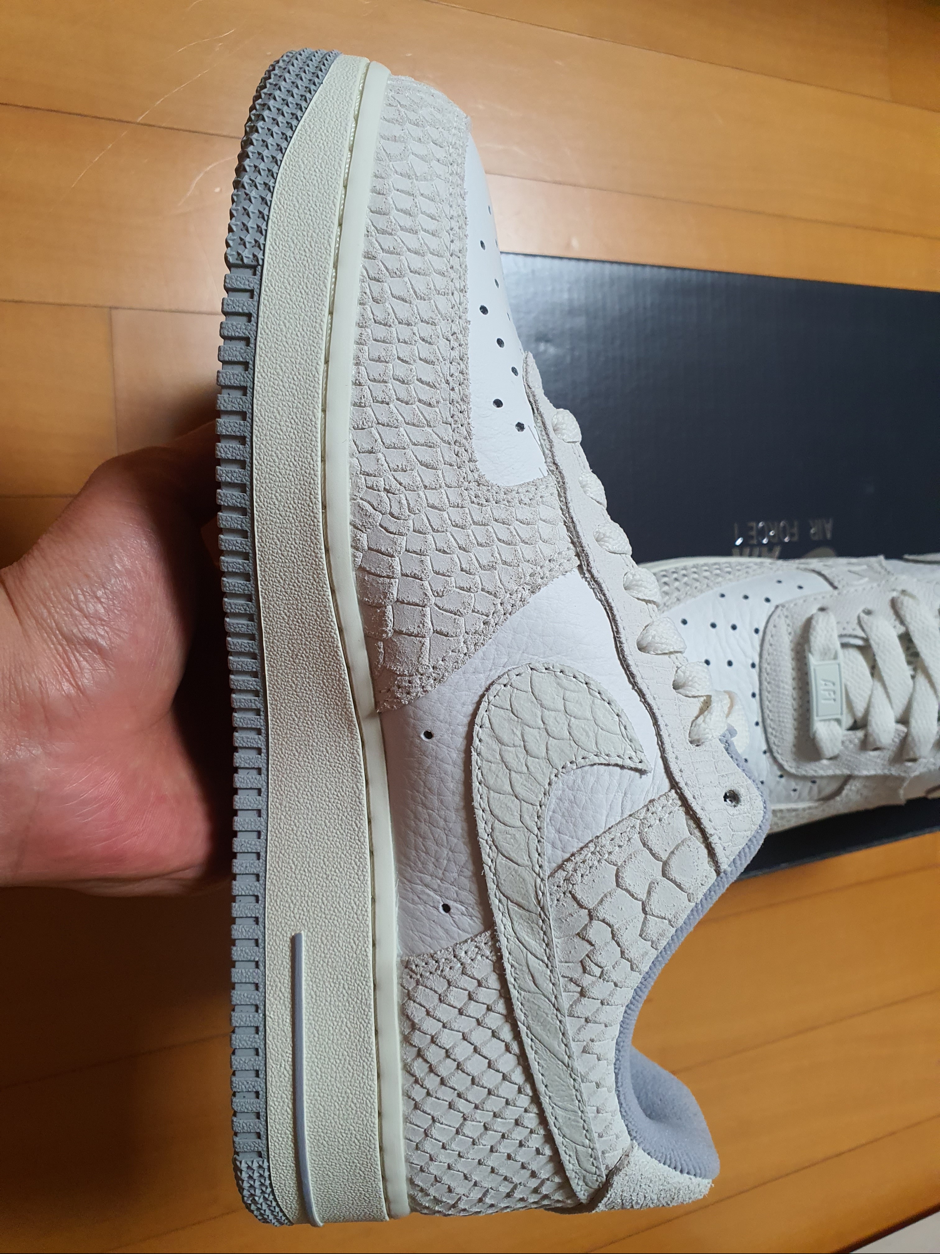 (W) Nike Air Force 1 Low '07 White Python 착용 스타일 - 2