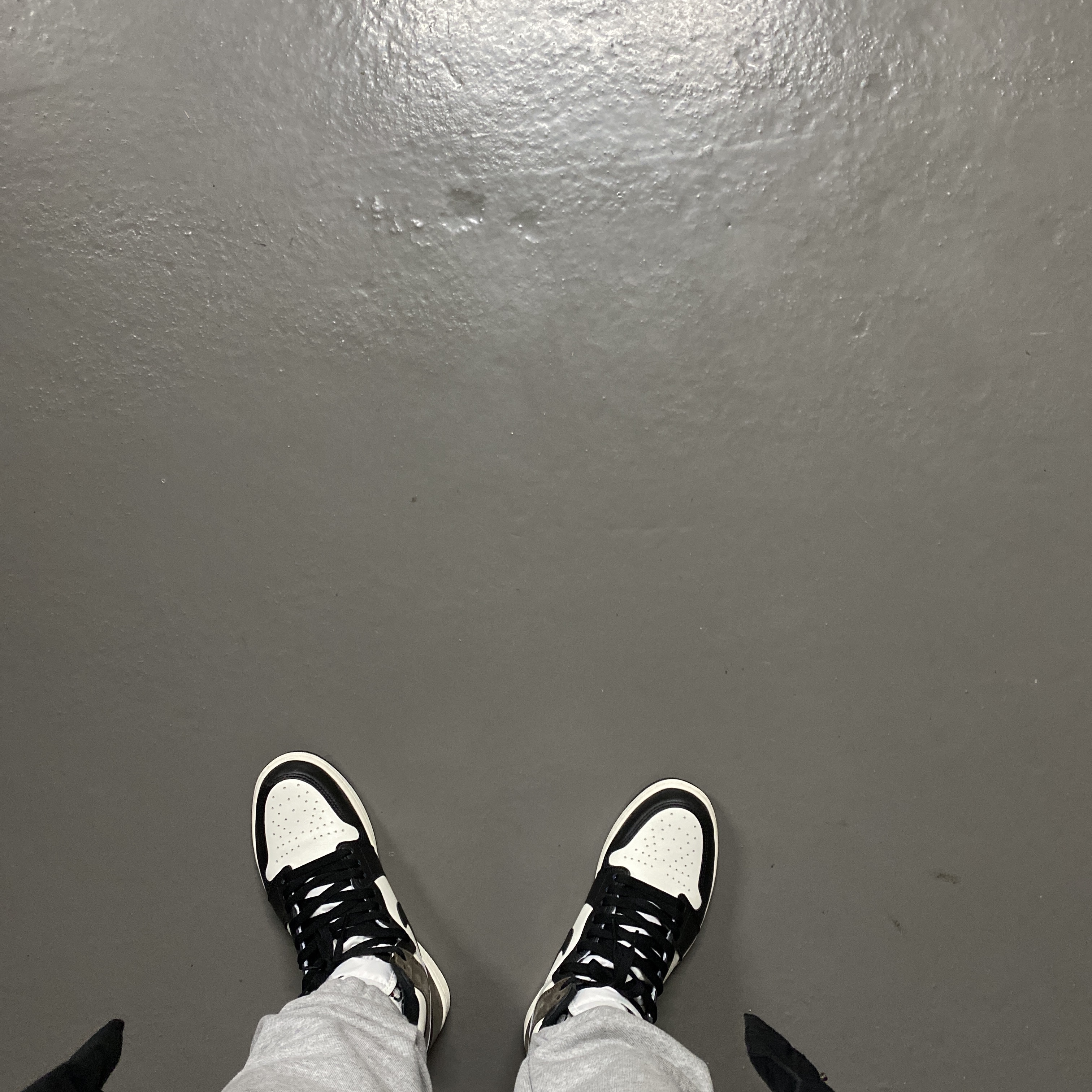 Jordan 1 Retro High OG Black Mocha 착용 스타일