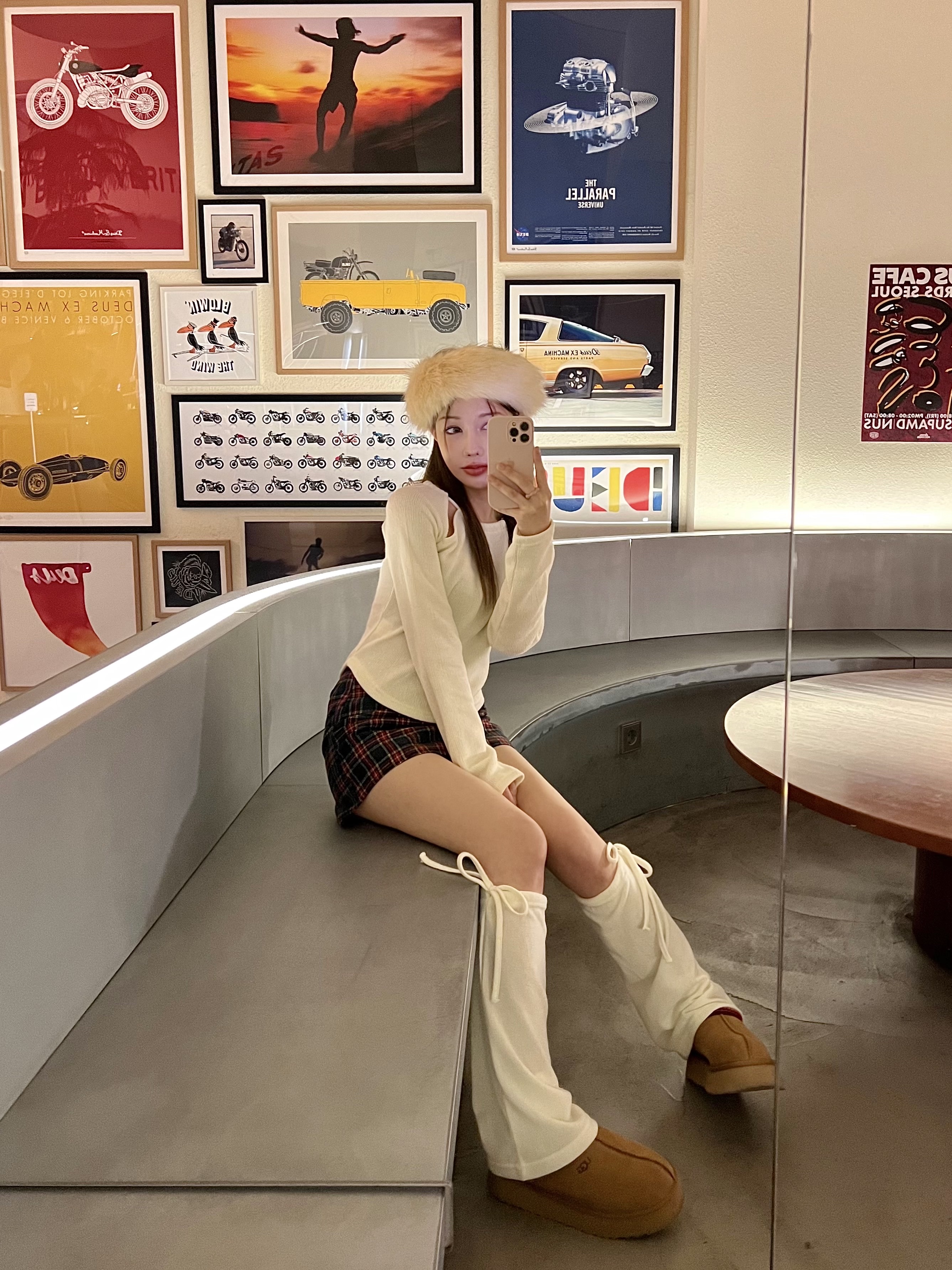 (W) UGG Tazz Slipper Chestnut 착용 스타일 - 1