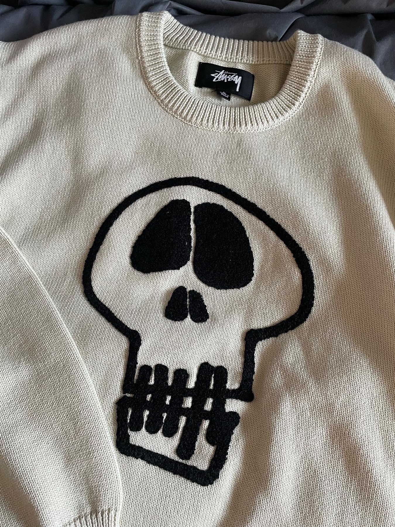 Stussy Skull Sweater Natural, Adidas x Wales Bonner Samba Collegiate Orange 착용 스타일 - 3
