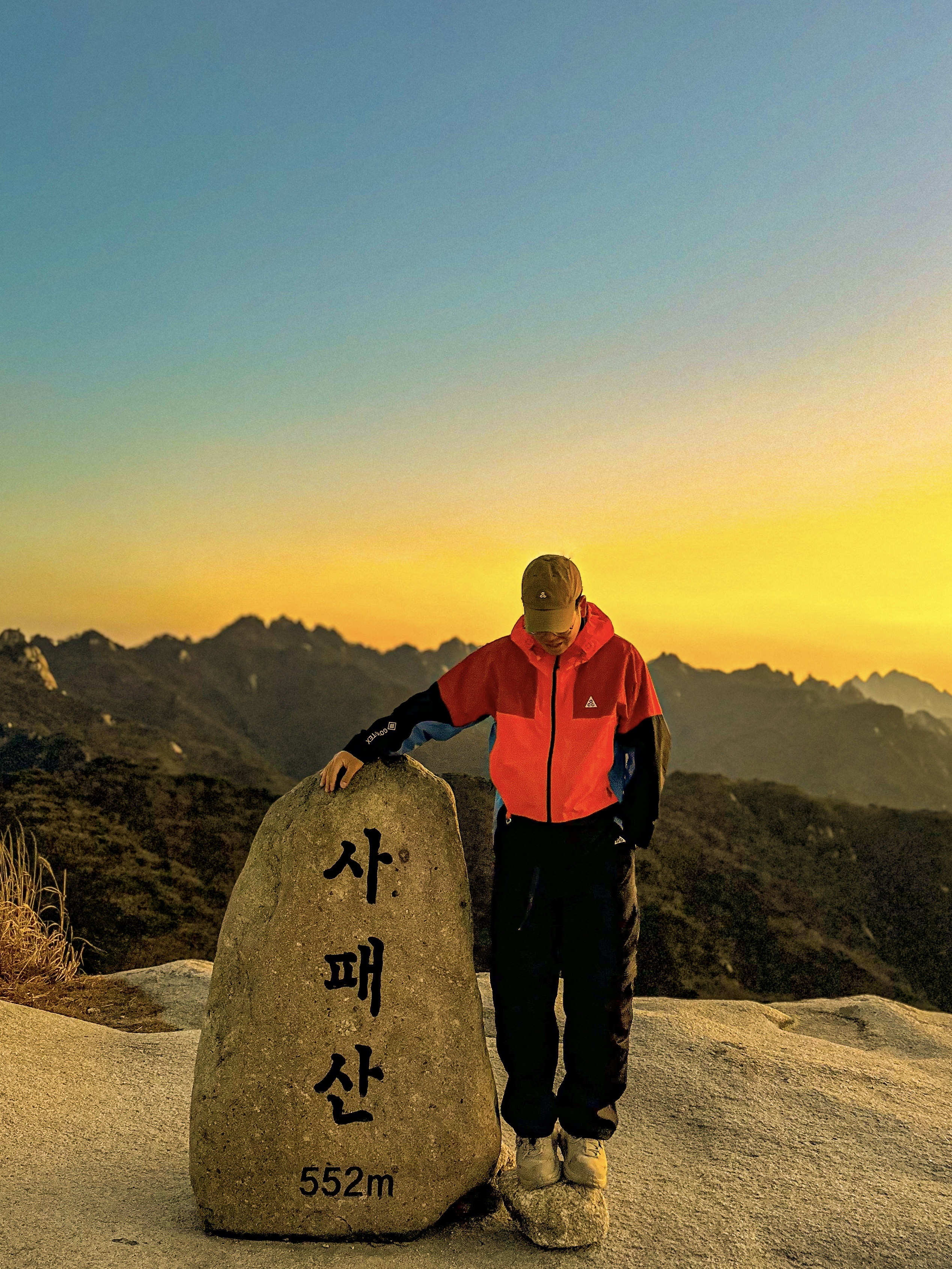 Nike ACG Storm-Fit ADV Chain of Craters Jacket Orange Black Blue - Asia, Nike ACG Smith Summit Cargo Pants Black Summit White - Asia 착용 스타일 - 1