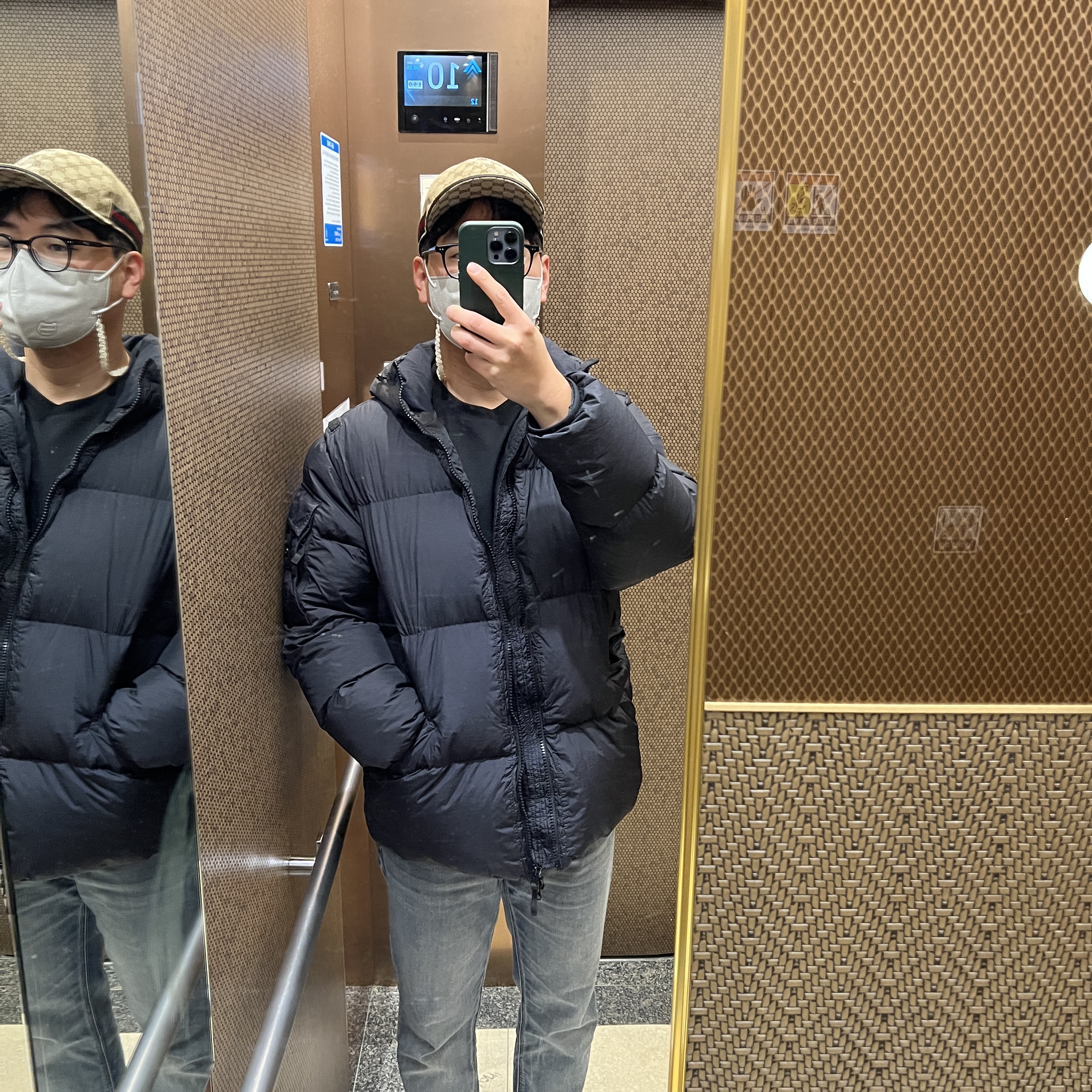 Stone Island 40223 Garment Dyed Crinkle Reps Down Jacket Black - 22FW 착용 스타일 - 1