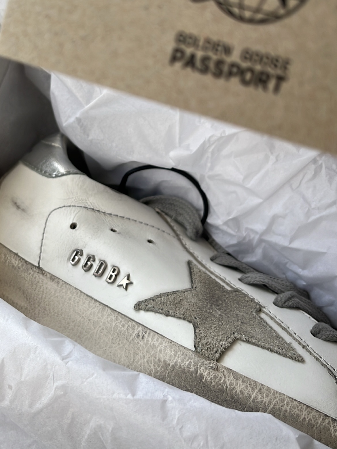 (W) Golden Goose Superstar White Silver Heel Tab Sneakers 착용 스타일 - 1